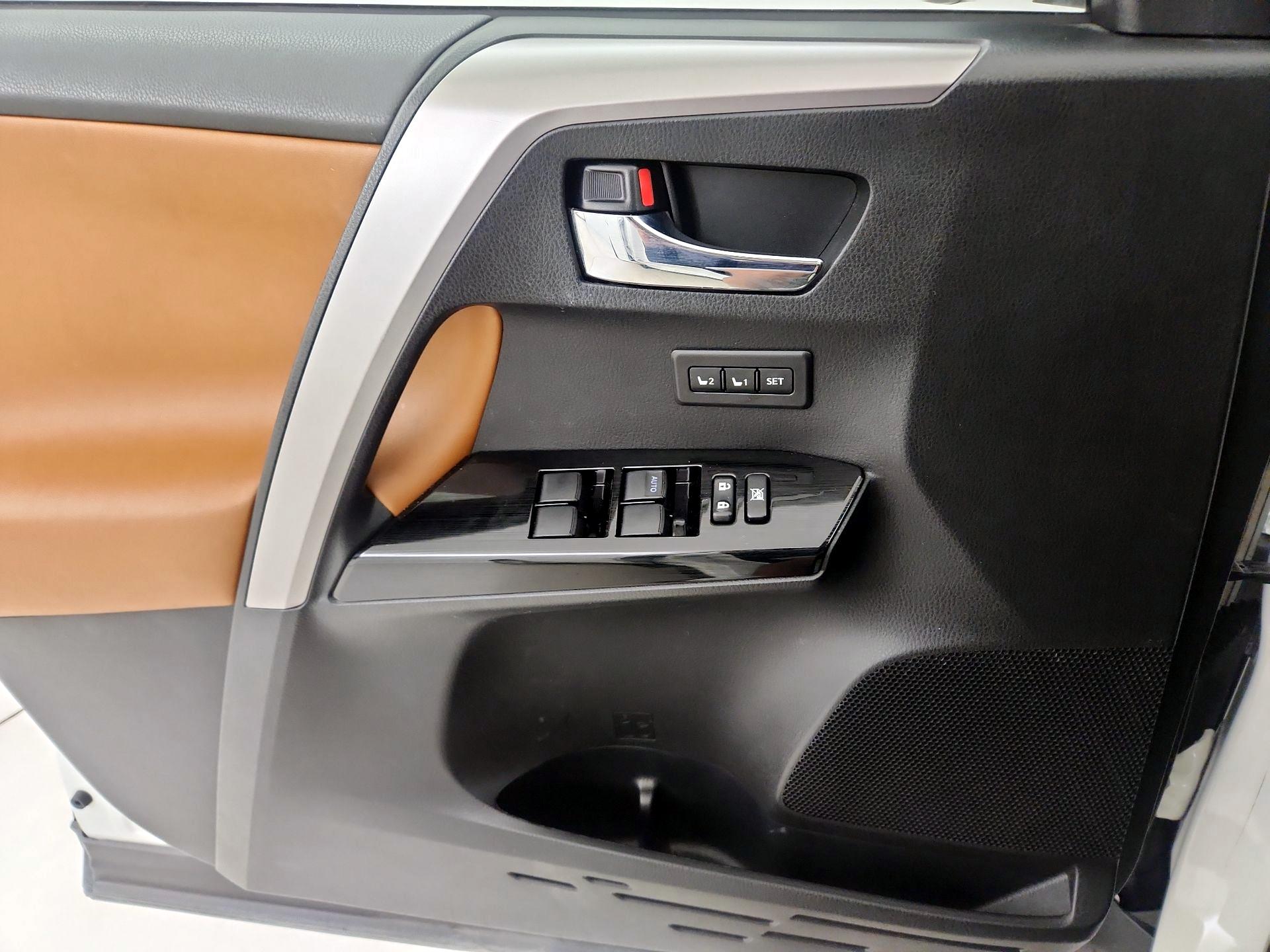 Thumbnail: 2016 Toyota RAV4 - 12