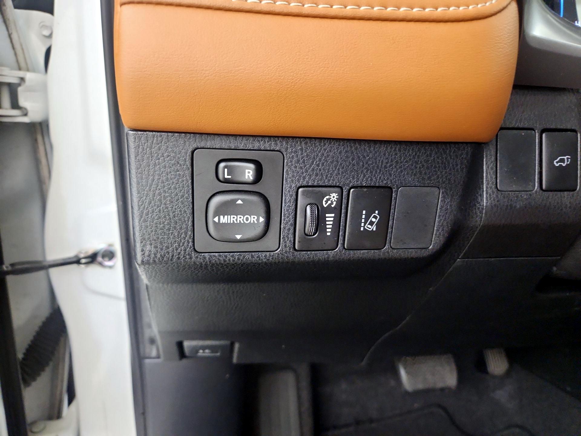 Thumbnail: 2016 Toyota RAV4 - 13