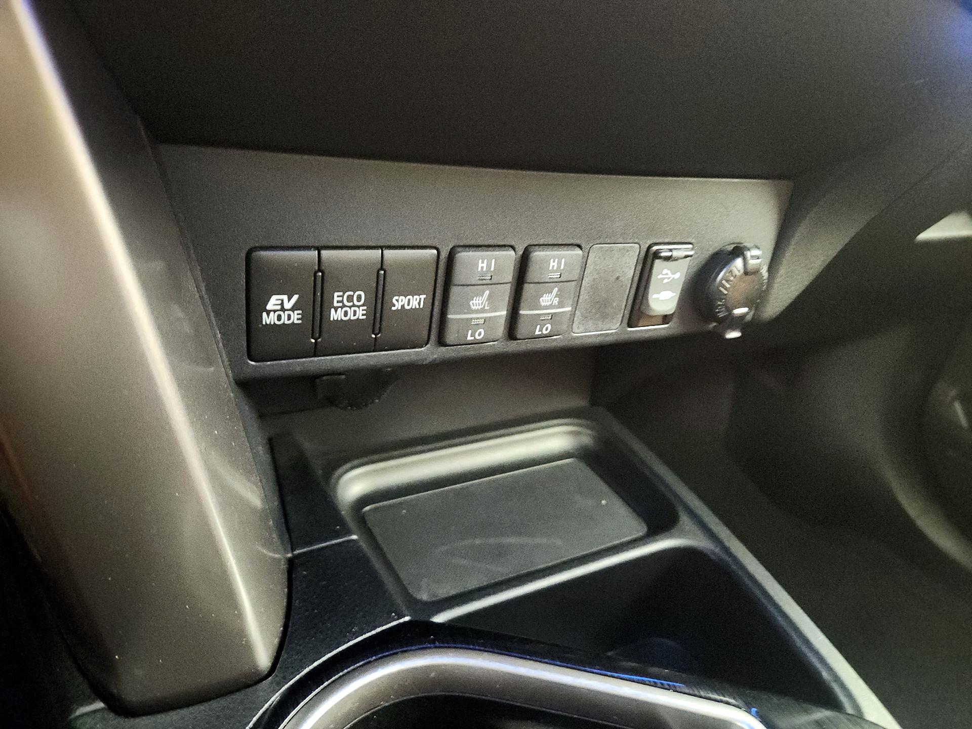 Thumbnail: 2016 Toyota RAV4 - 19