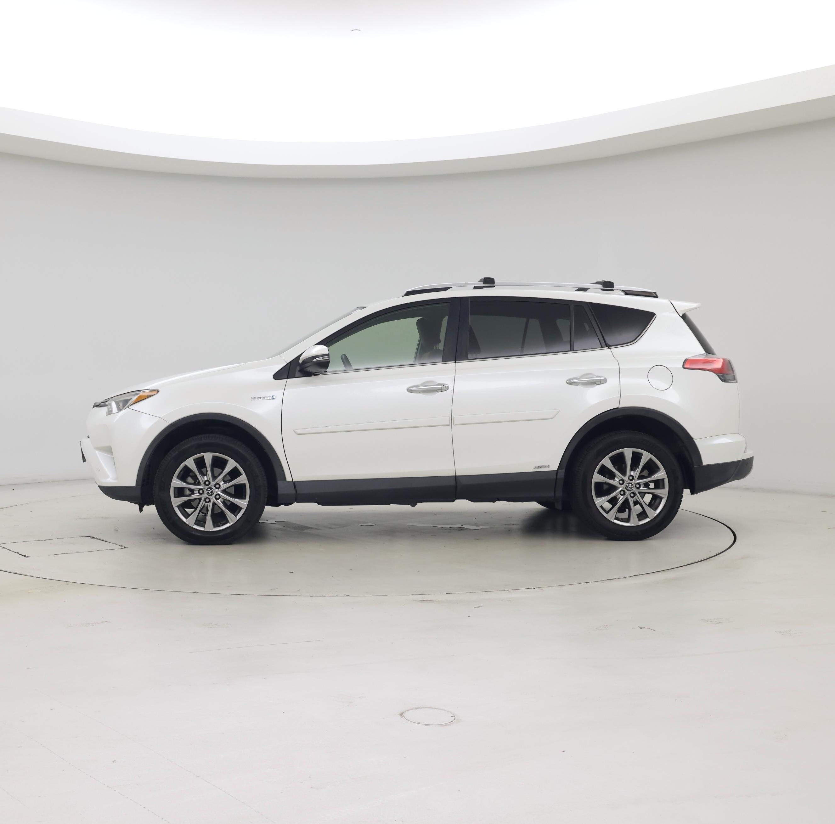 Thumbnail: 2016 Toyota RAV4 - 3