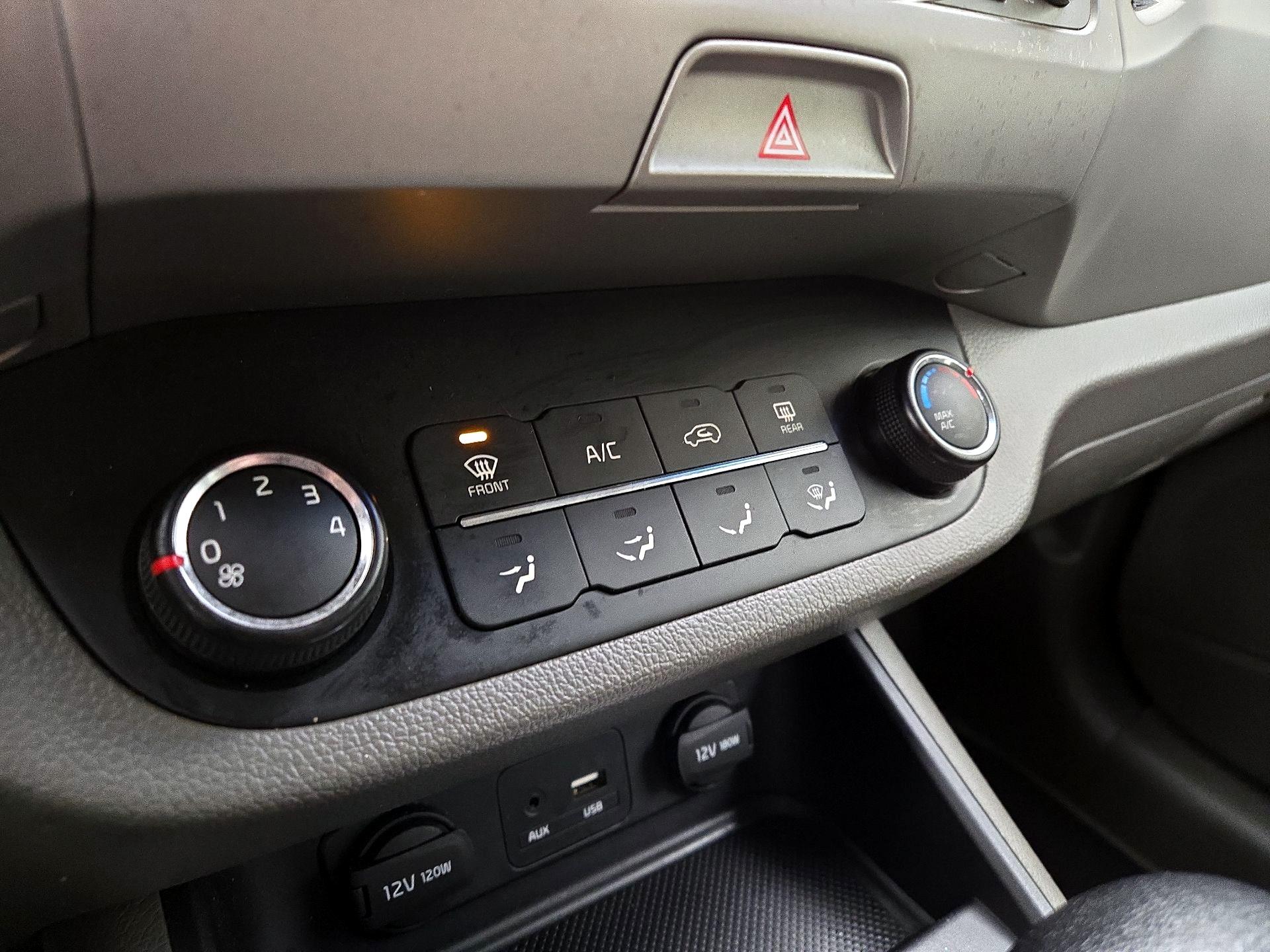 Thumbnail: 2015 Kia Sportage - 15