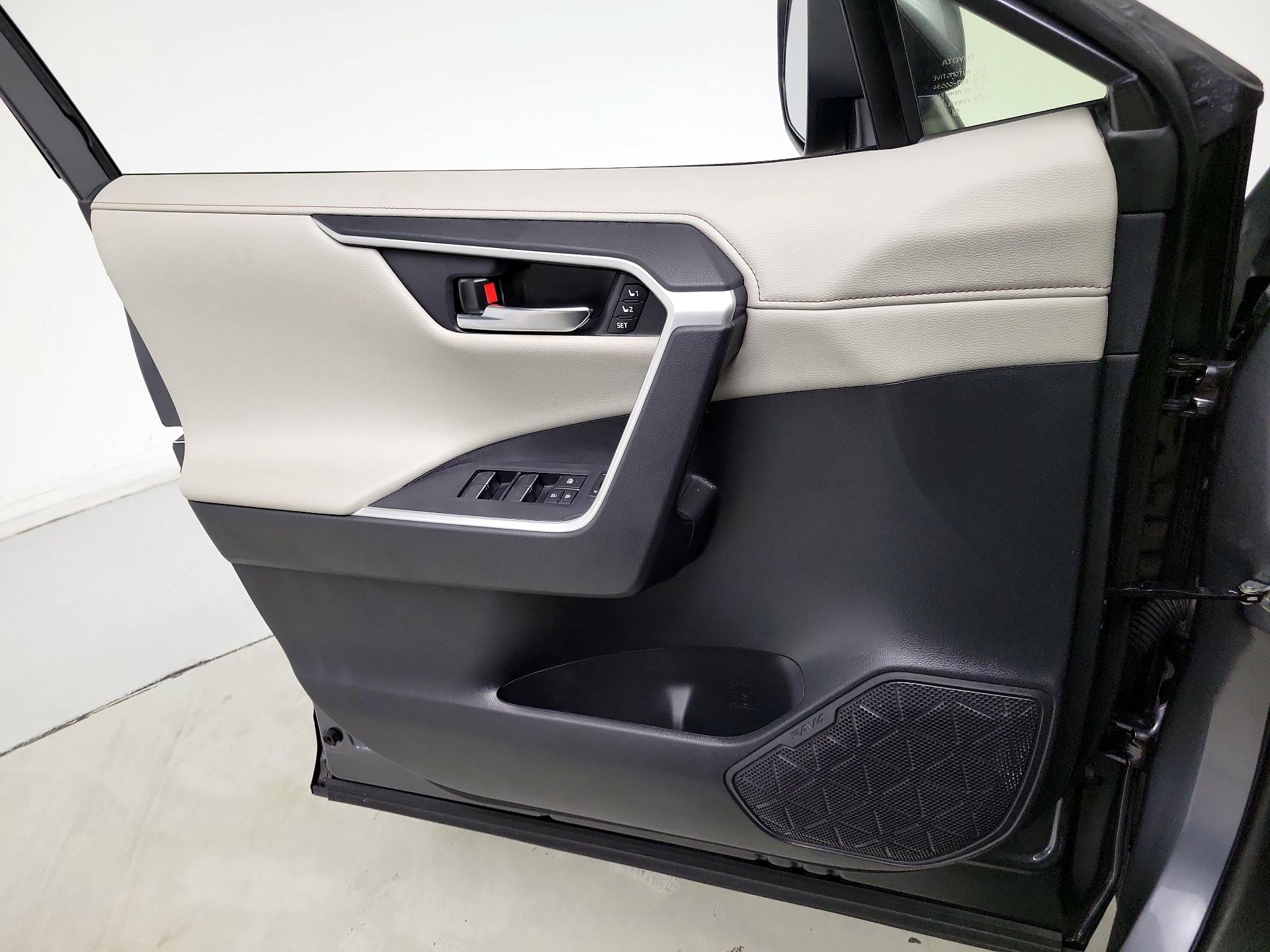 Thumbnail: 2023 Toyota RAV4 - 12