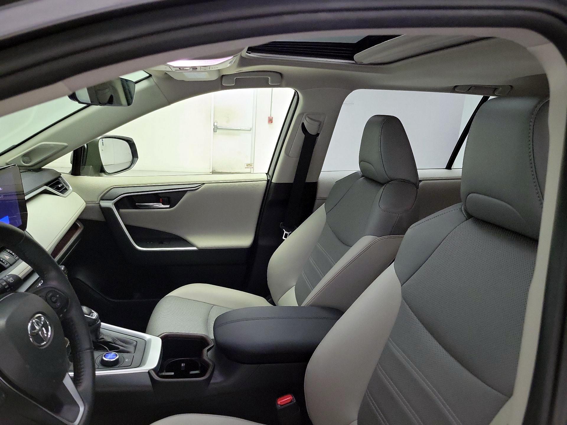 Thumbnail: 2023 Toyota RAV4 - 20