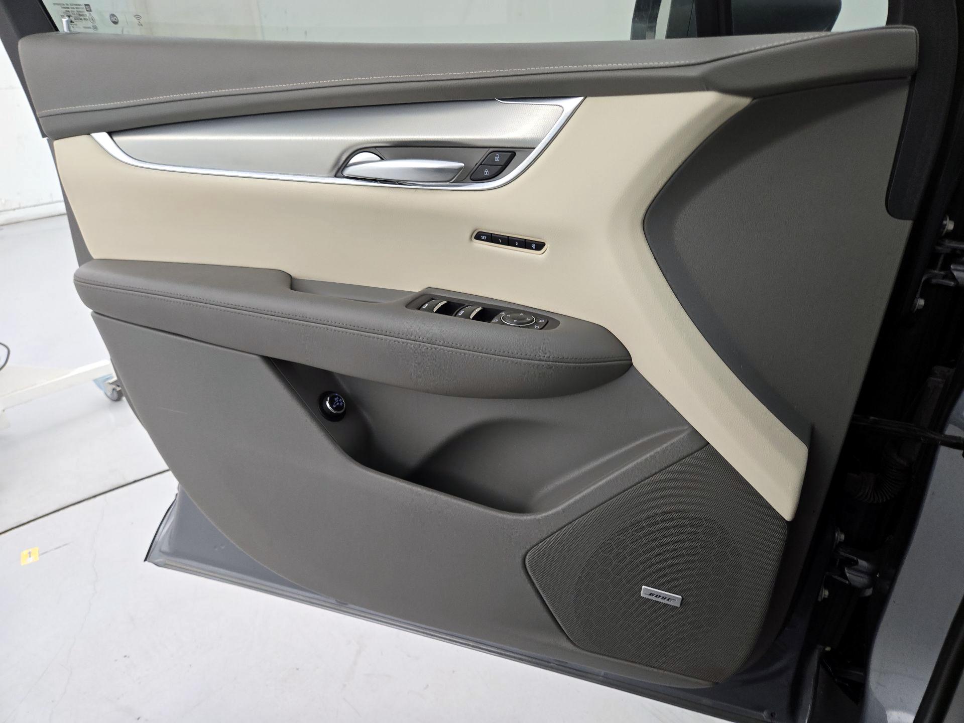 Thumbnail: 2020 Cadillac XT5 - 12