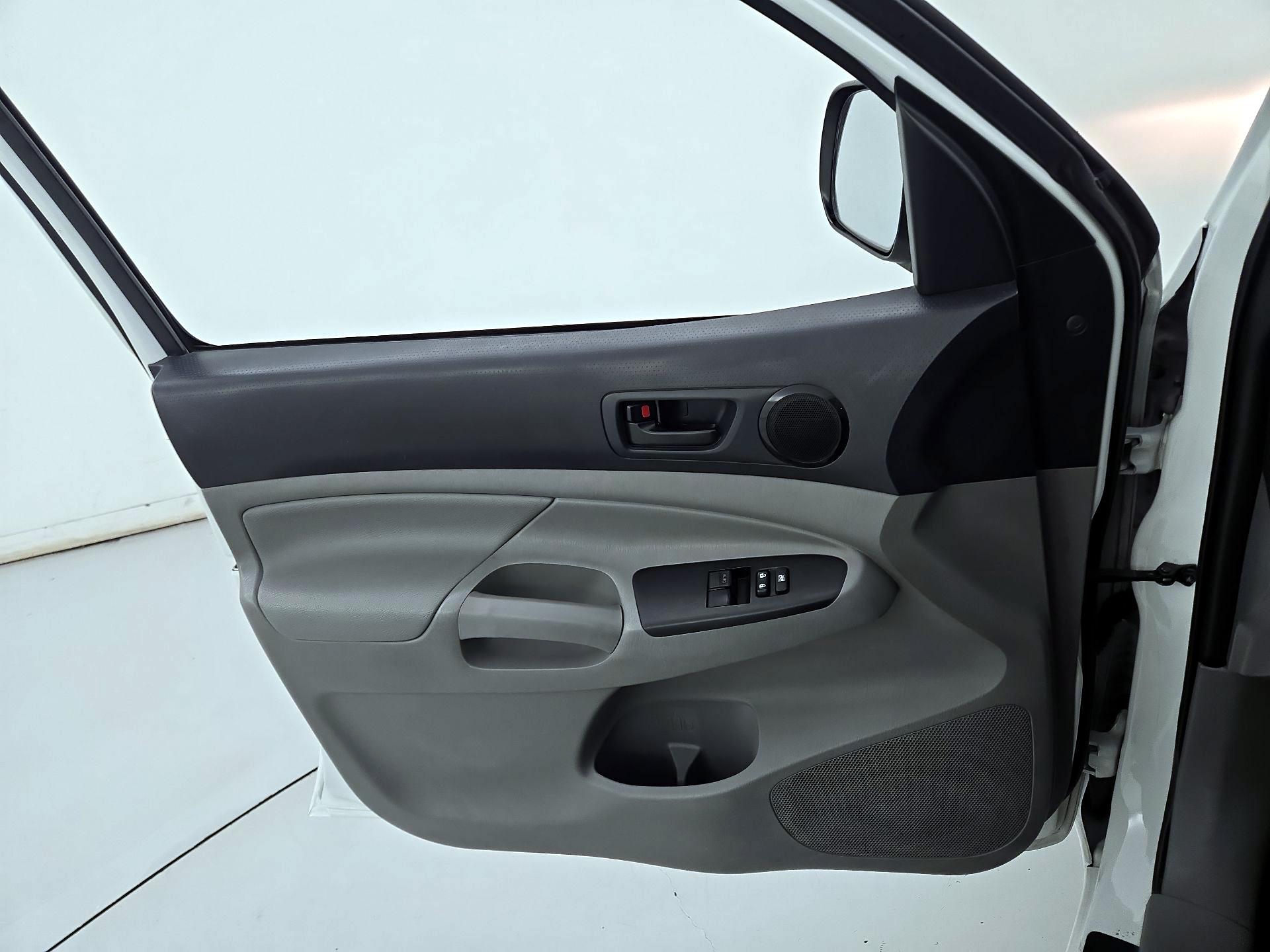 Thumbnail: 2014 Toyota Tacoma - 12