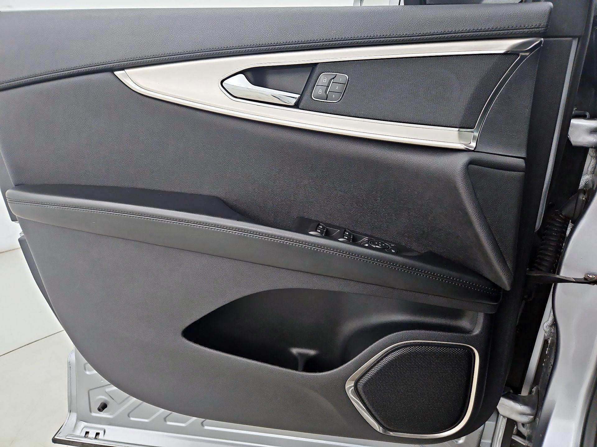 Thumbnail: 2020 Lincoln Nautilus - 12