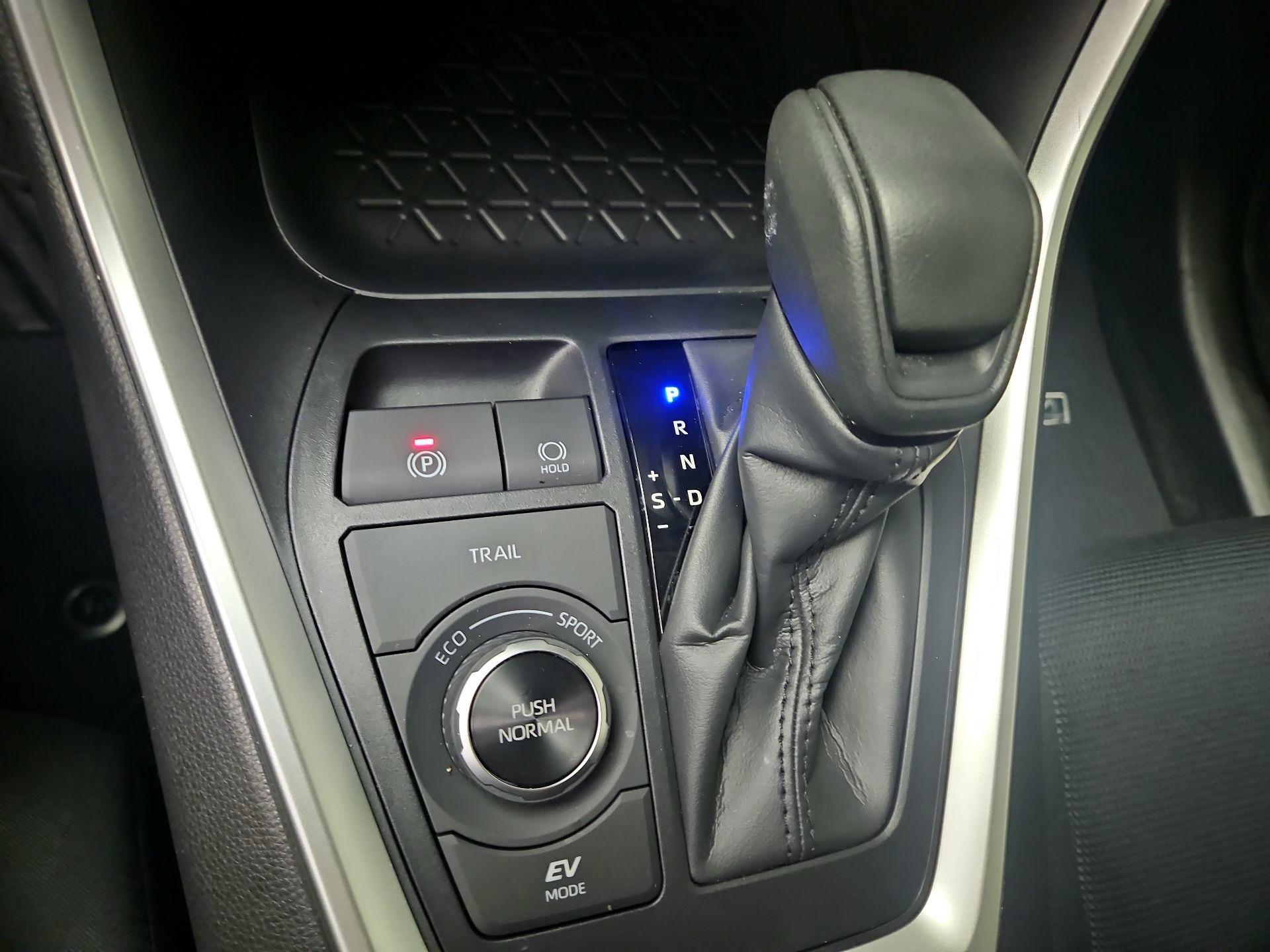 Thumbnail: 2023 Toyota RAV4 - 17