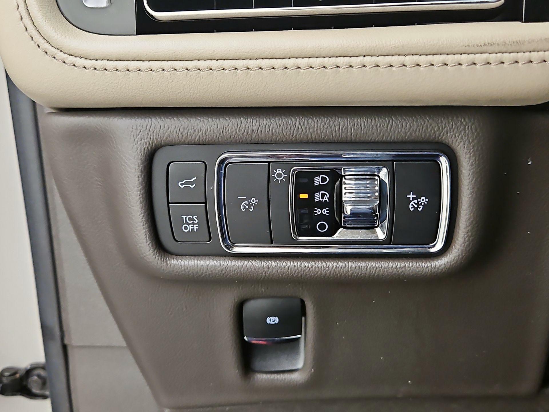 Thumbnail: 2022 Lincoln Nautilus - 13