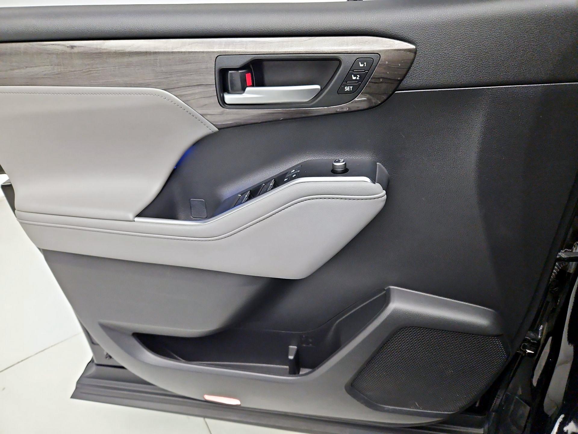 Thumbnail: 2020 Toyota Highlander - 12