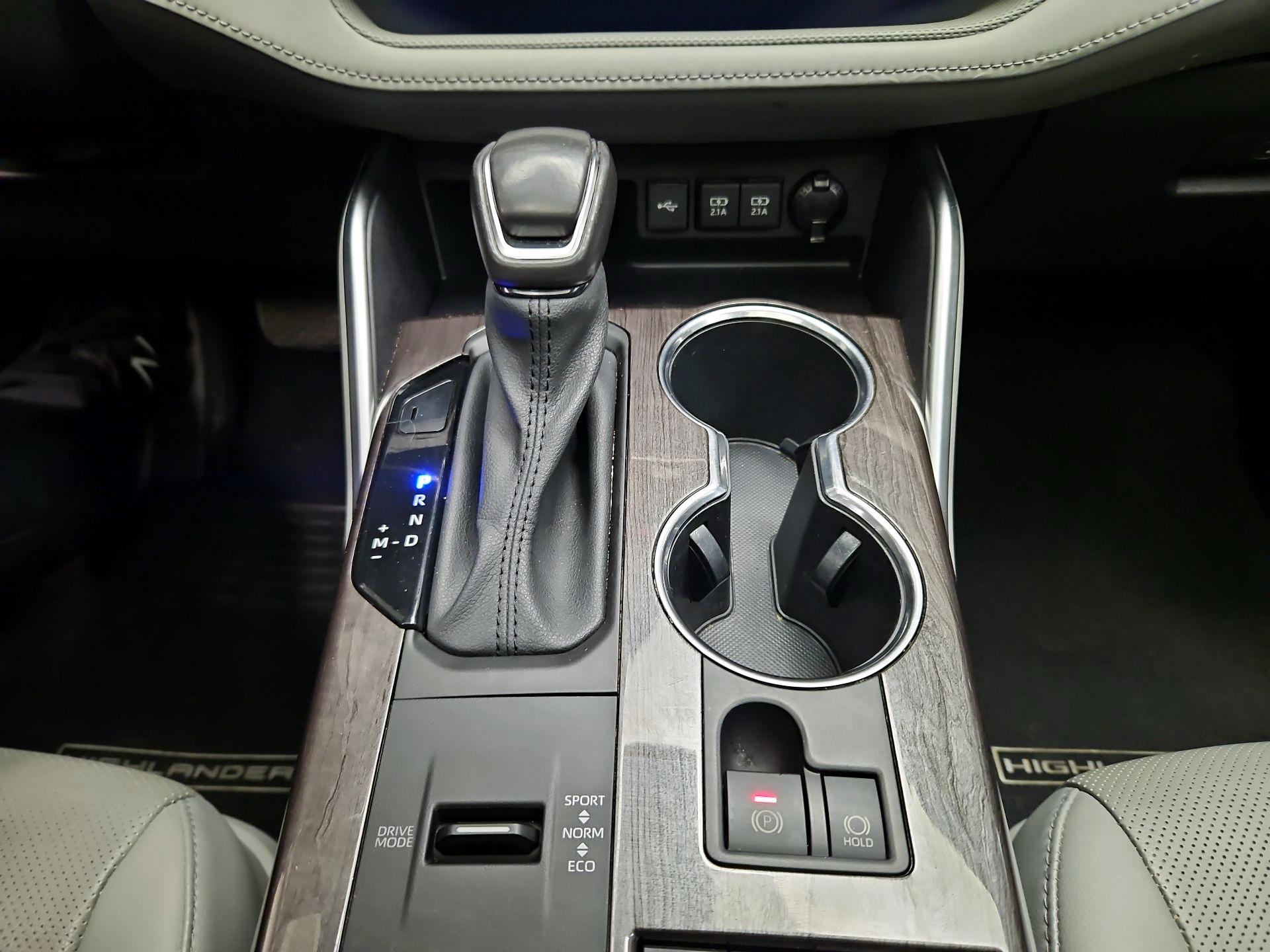 Thumbnail: 2020 Toyota Highlander - 18