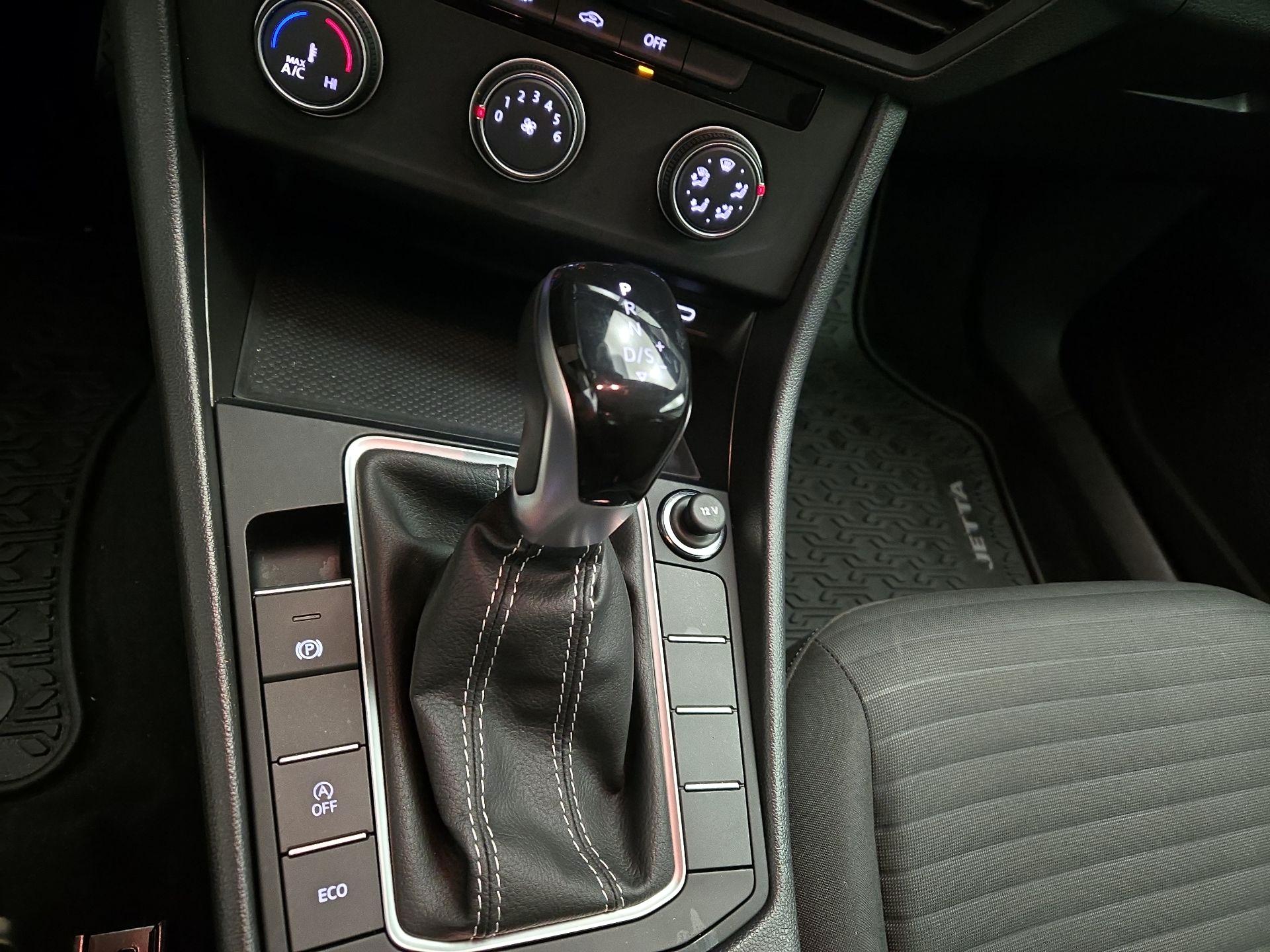 Thumbnail: 2024 Volkswagen Jetta - 17