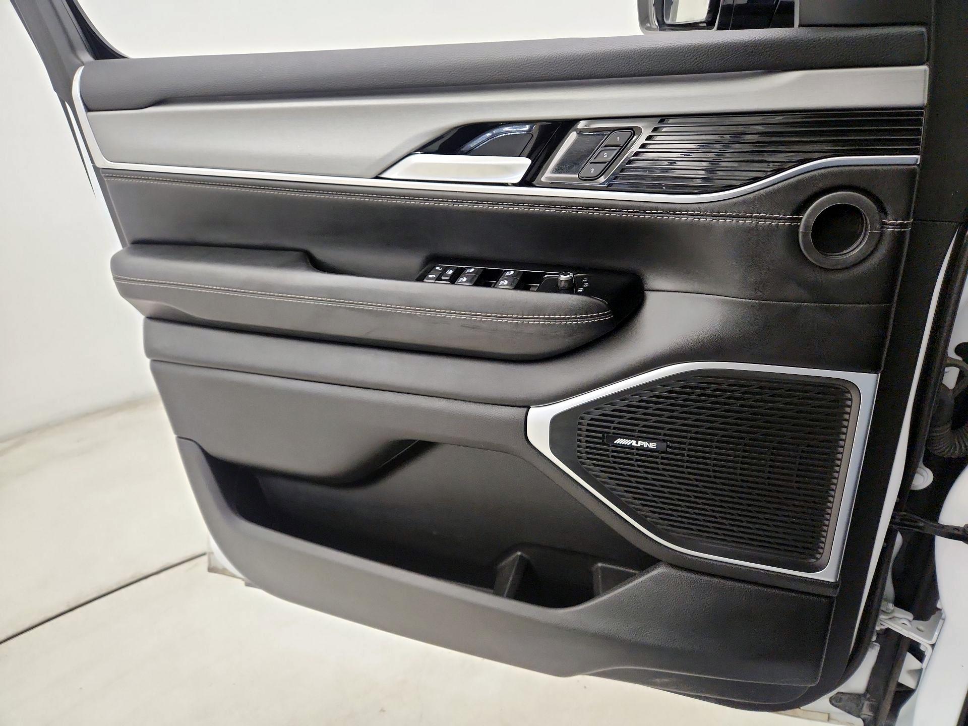 Thumbnail: 2023 Jeep Wagoneer - 12