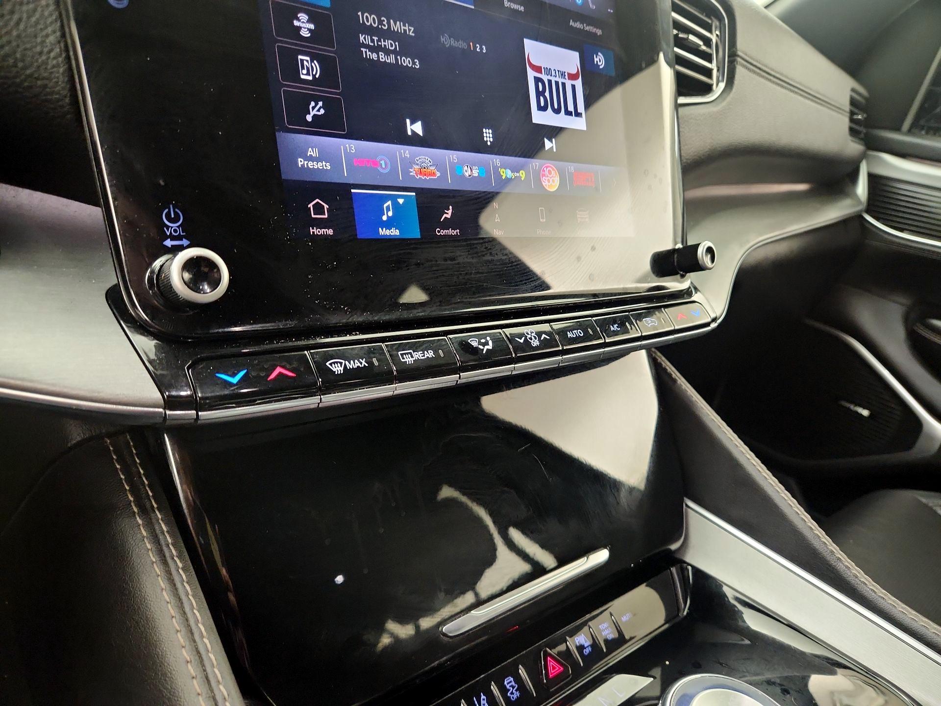 Thumbnail: 2023 Jeep Wagoneer - 14