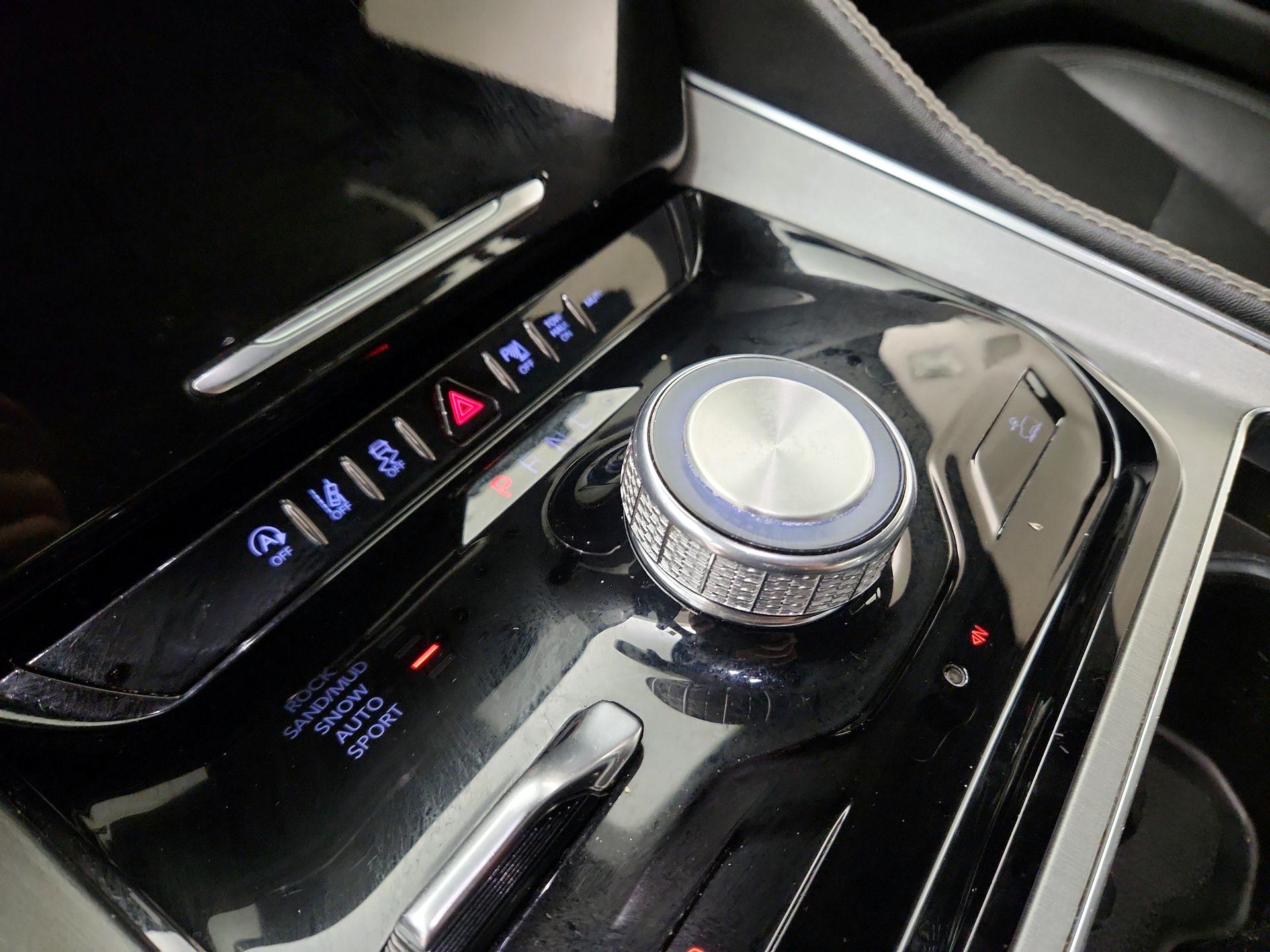 Thumbnail: 2023 Jeep Wagoneer - 15