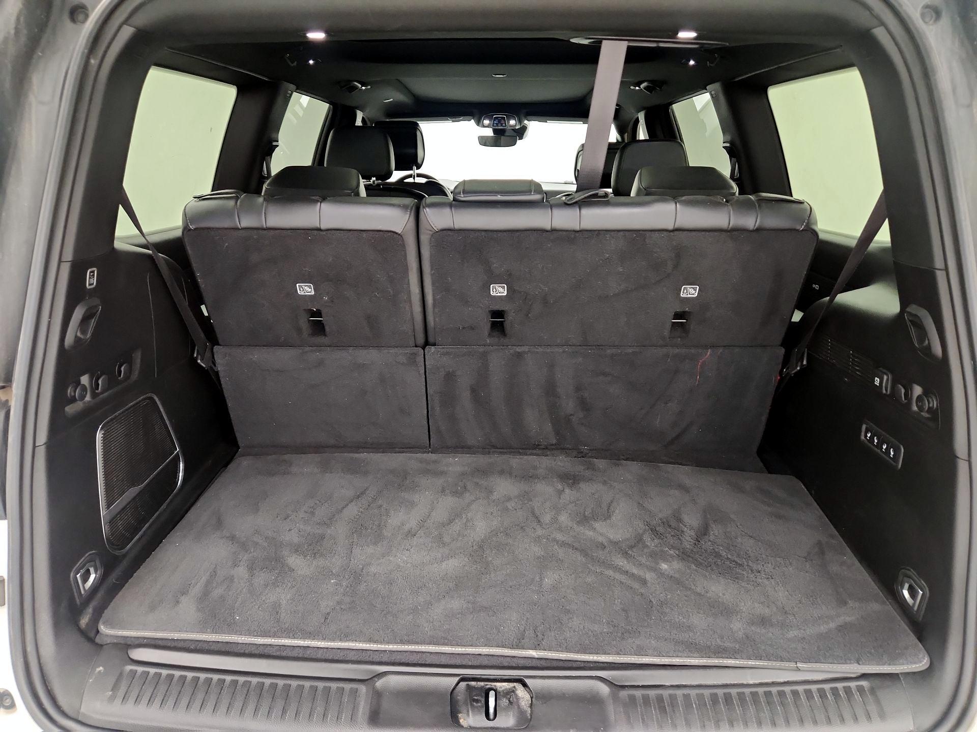 Thumbnail: 2023 Jeep Wagoneer - 16