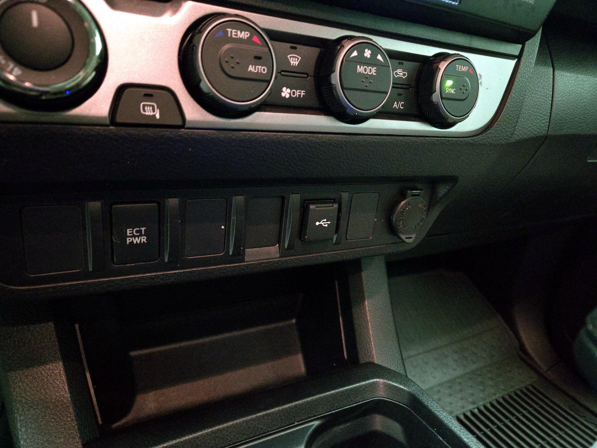 Thumbnail: 2023 Toyota Tacoma - 17