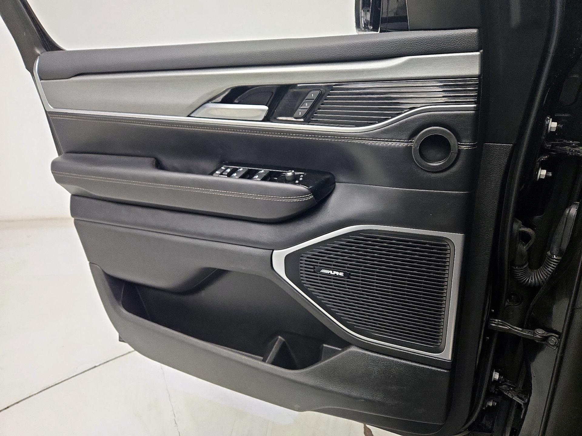 Thumbnail: 2022 Jeep Wagoneer - 12