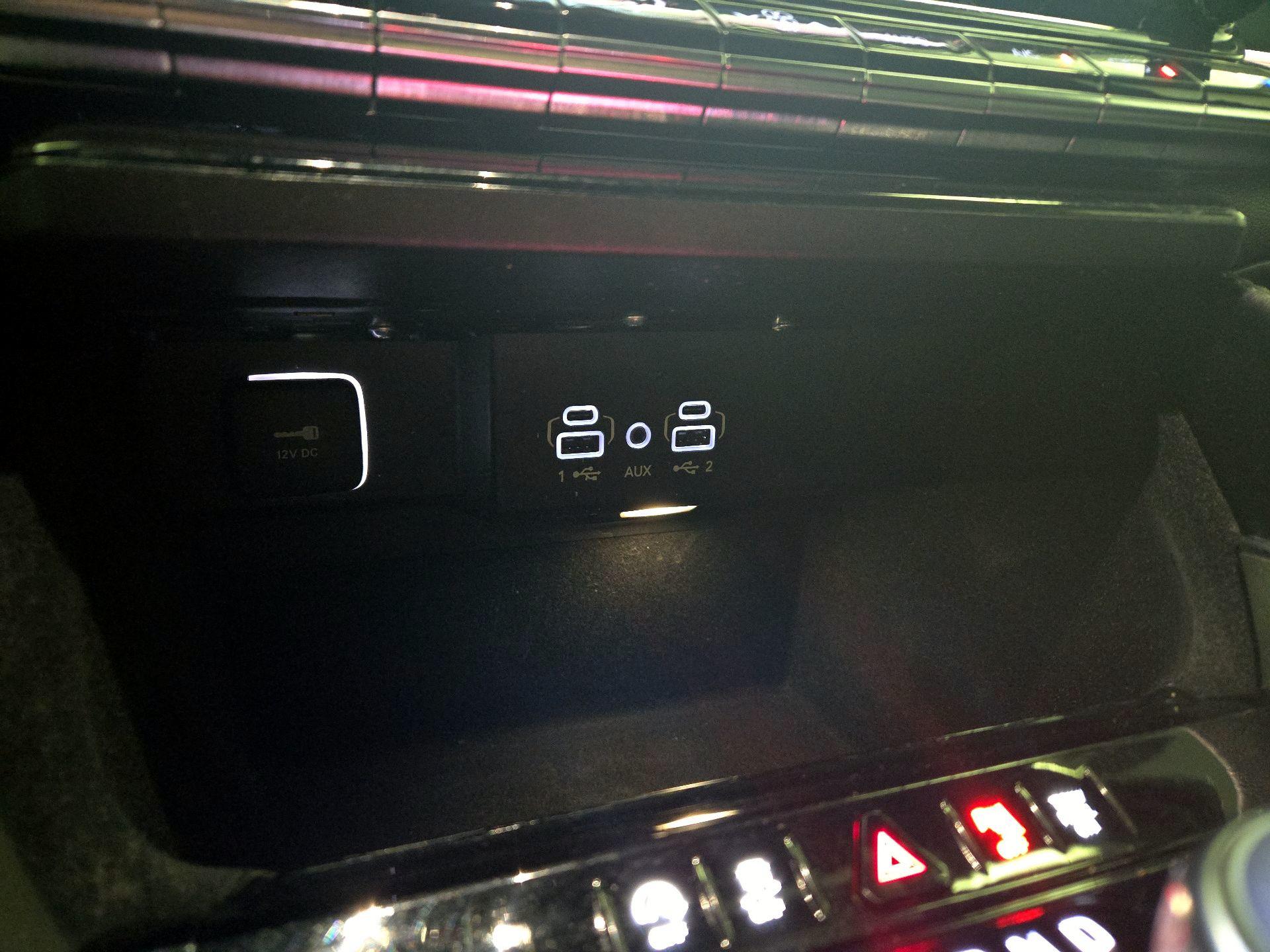 Thumbnail: 2022 Jeep Wagoneer - 18