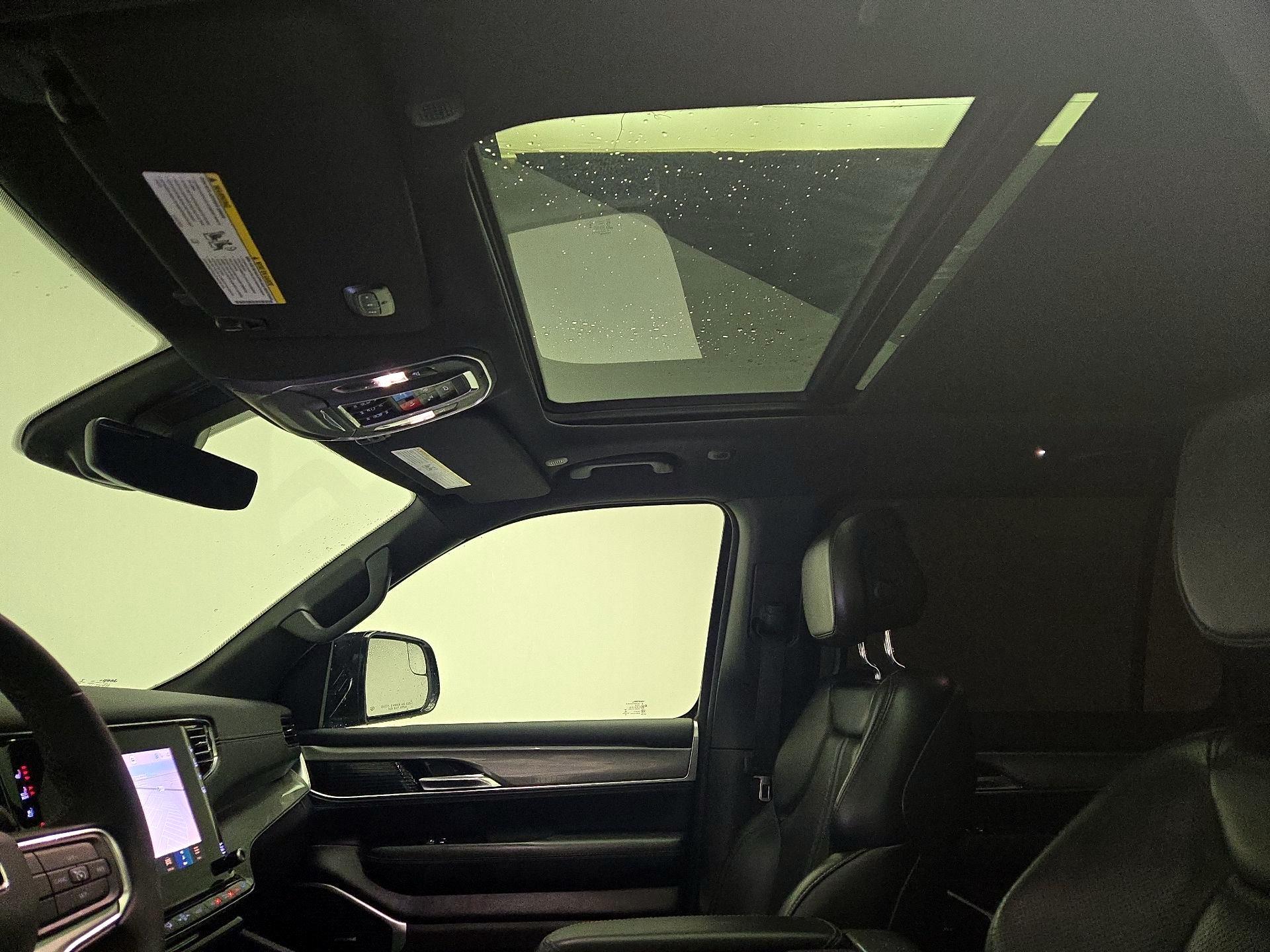 Thumbnail: 2022 Jeep Wagoneer - 19