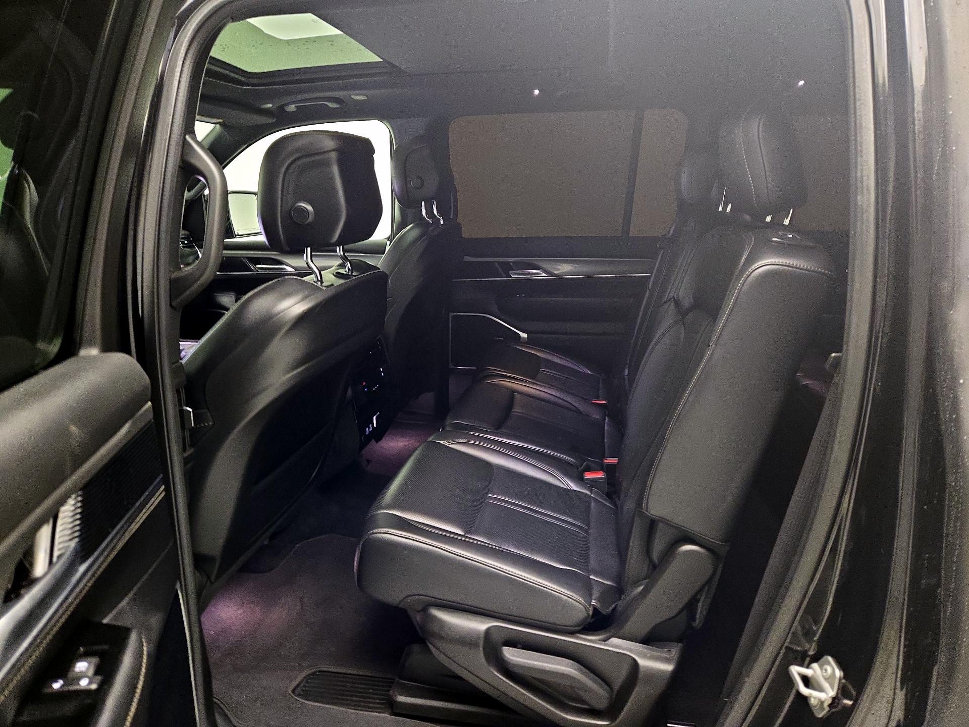 Thumbnail: 2022 Jeep Wagoneer - 20