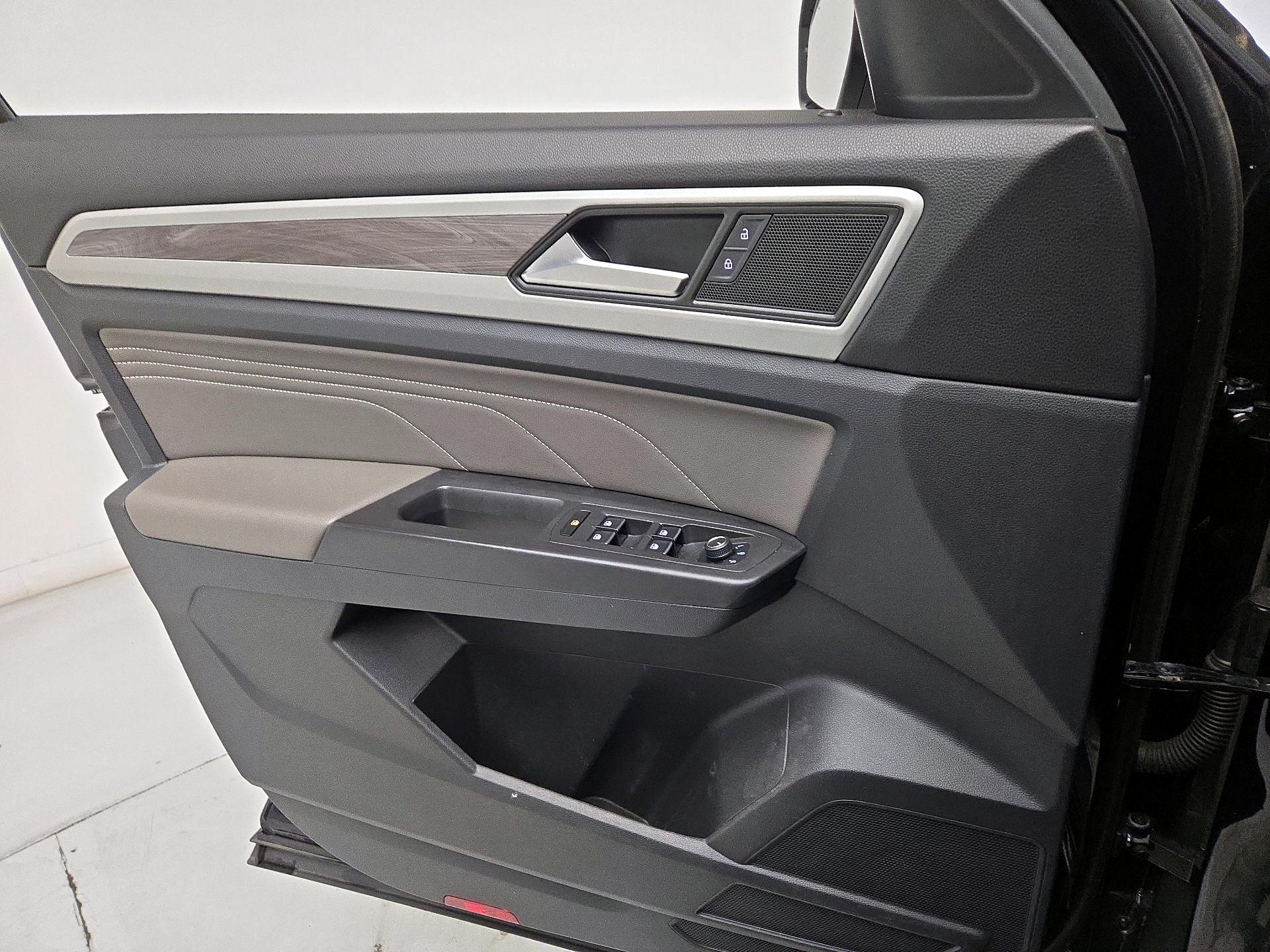 Thumbnail: 2022 Volkswagen Atlas - 12