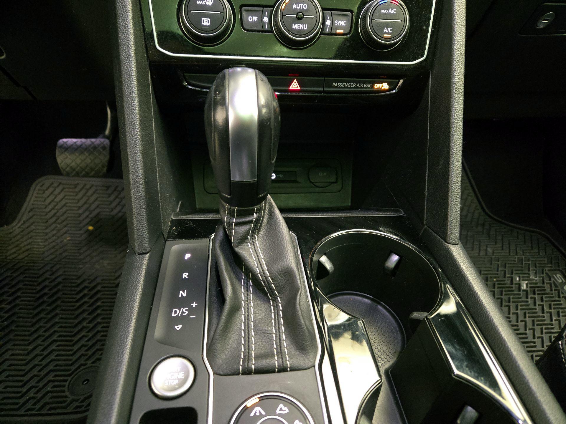 Thumbnail: 2022 Volkswagen Atlas - 16