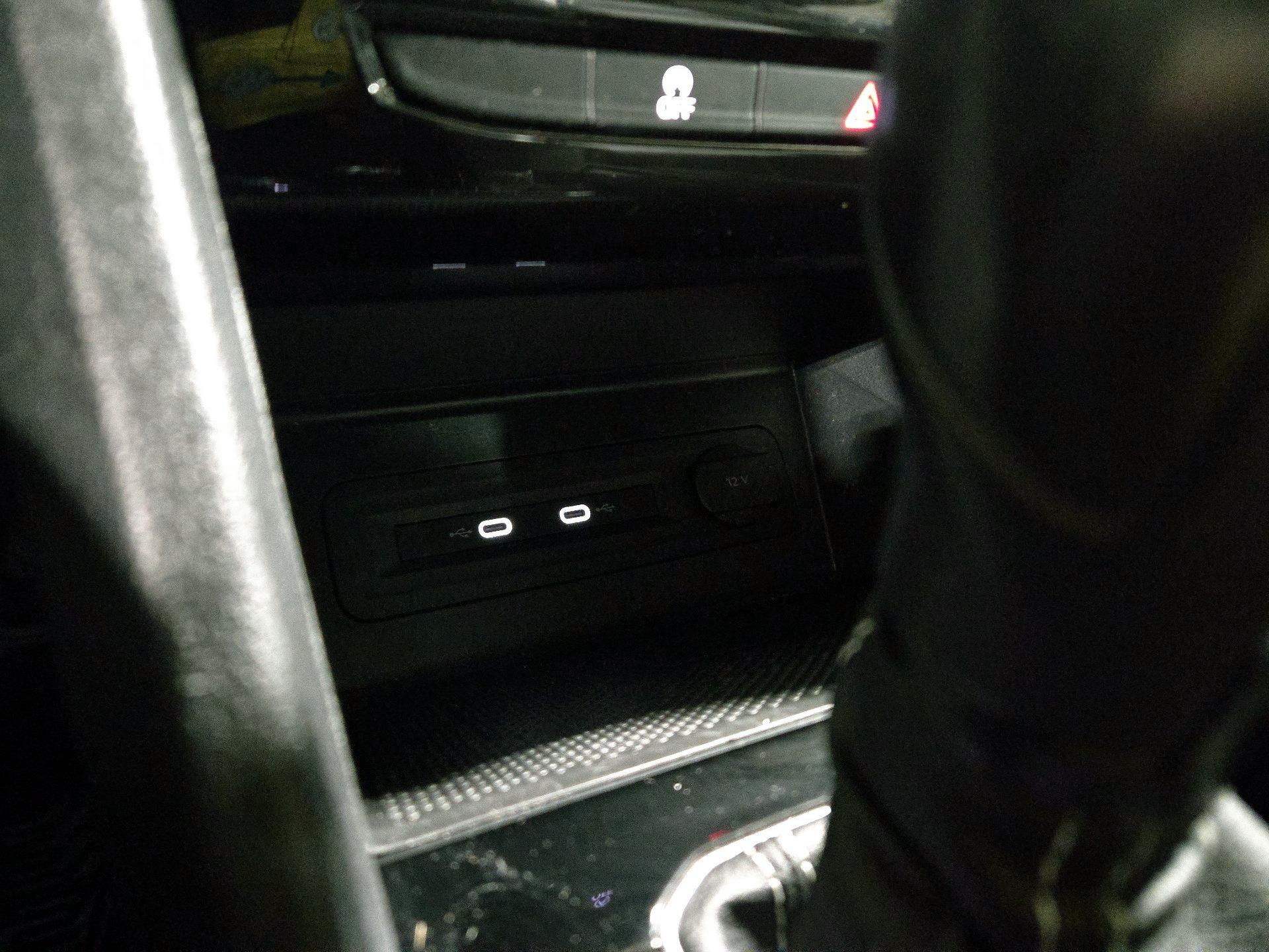 Thumbnail: 2022 Volkswagen Atlas - 17