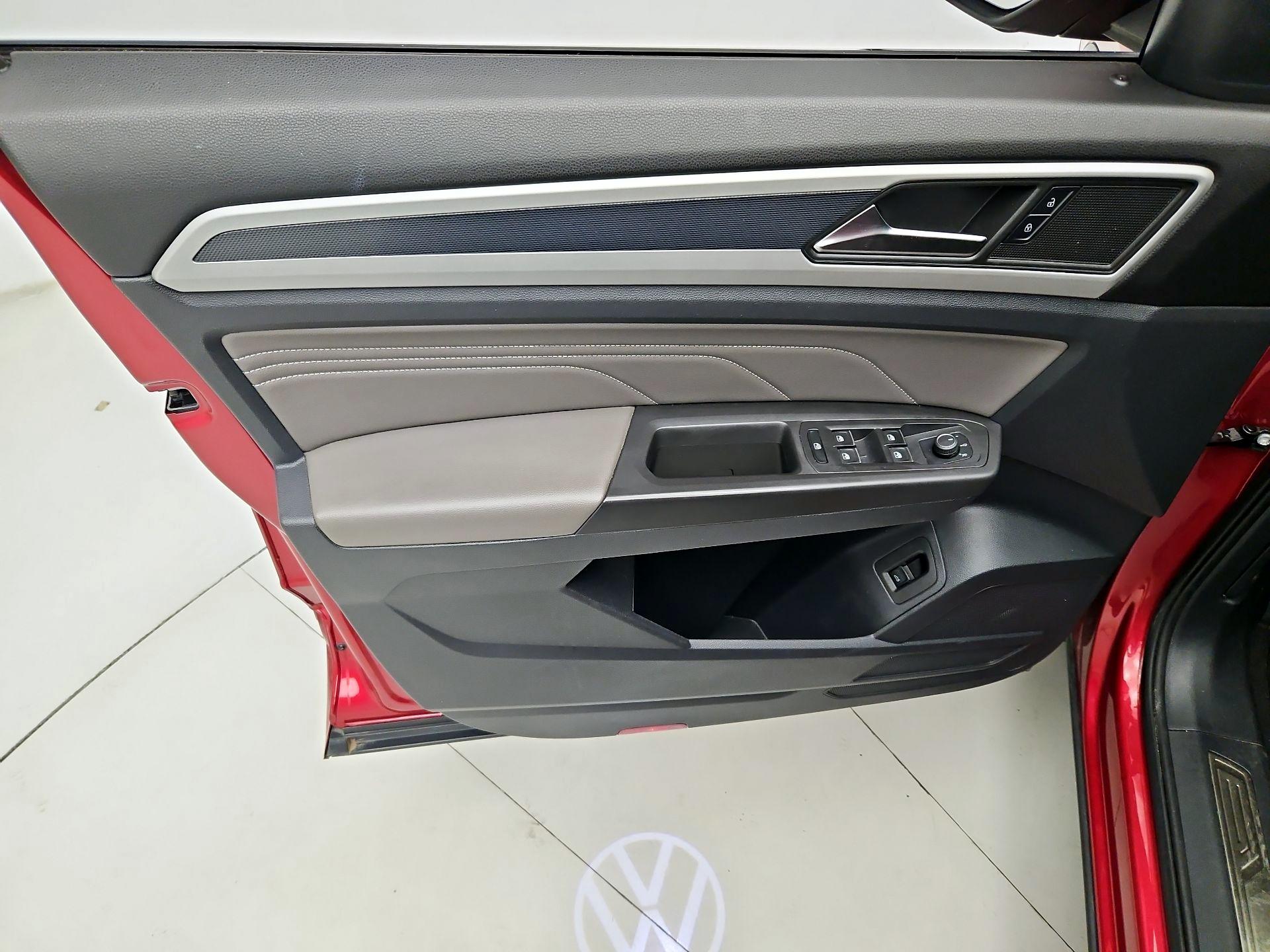 Thumbnail: 2022 Volkswagen Atlas - 12