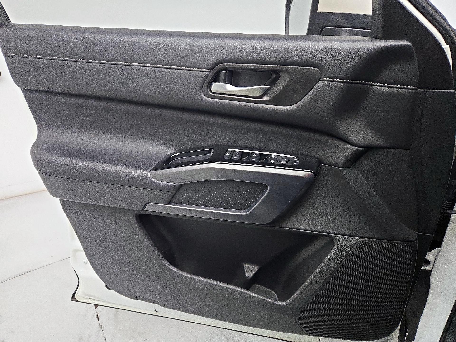 Thumbnail: 2023 Nissan Pathfinder - 12