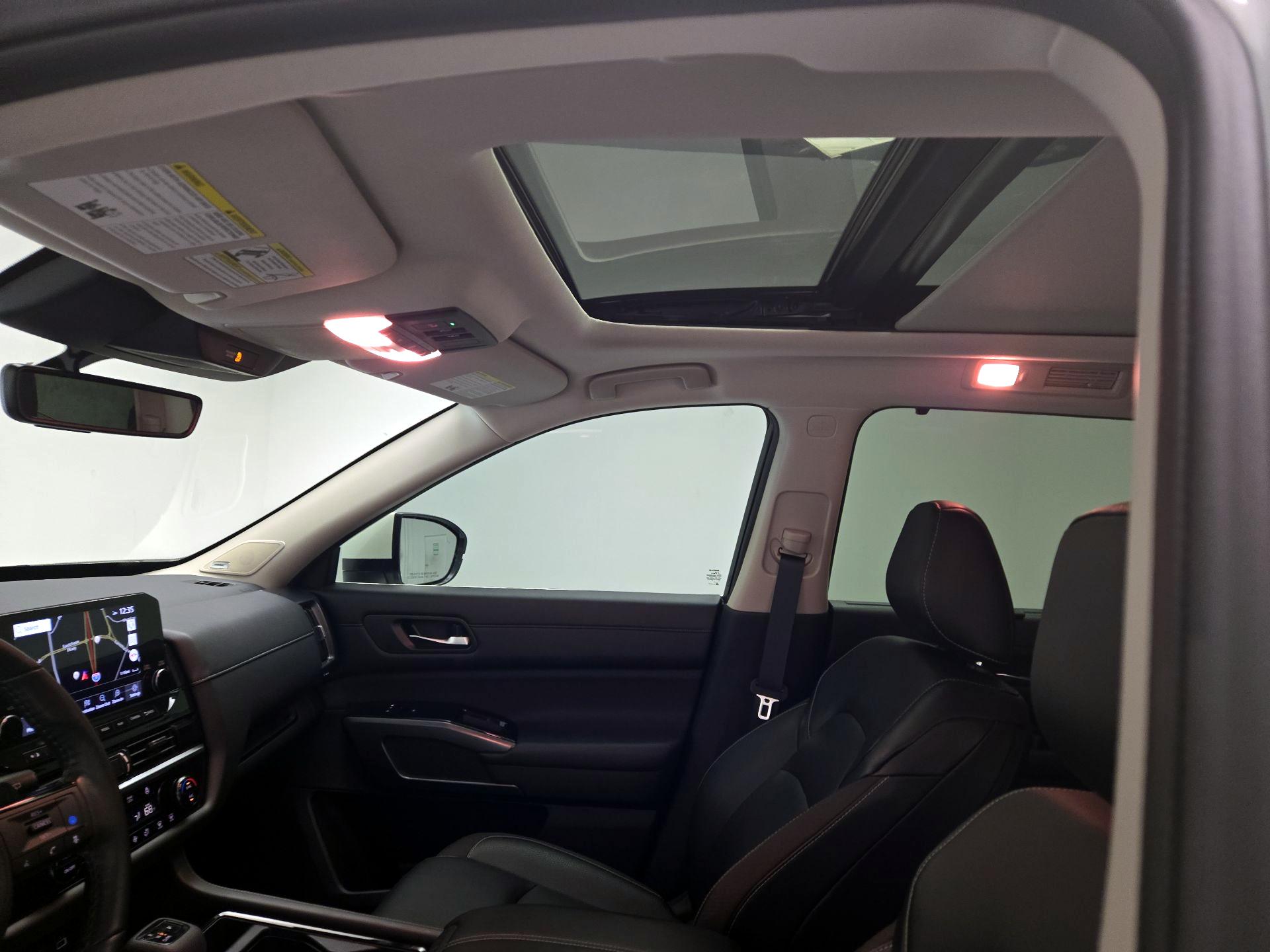 Thumbnail: 2023 Nissan Pathfinder - 20