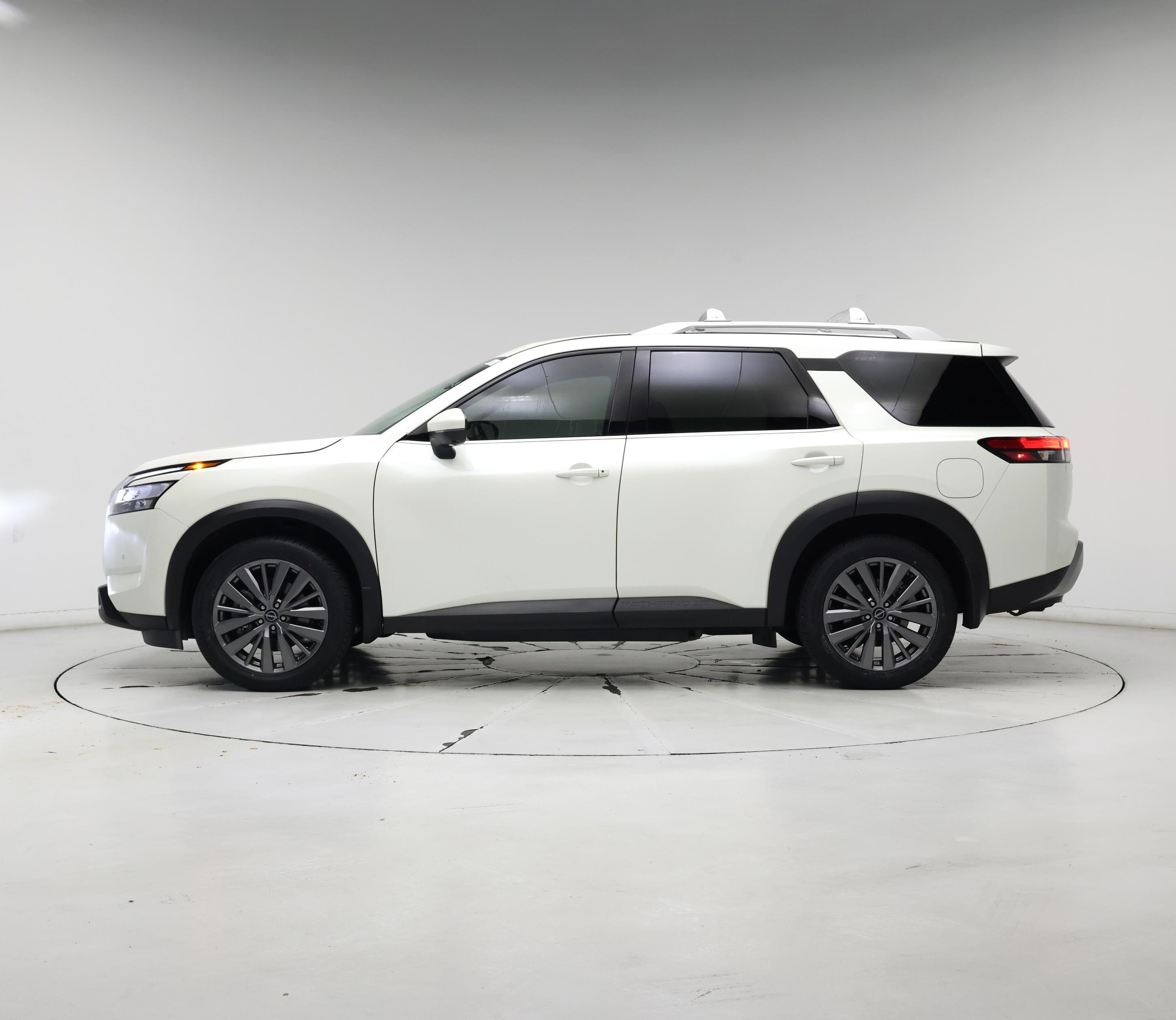 Thumbnail: 2023 Nissan Pathfinder - 3