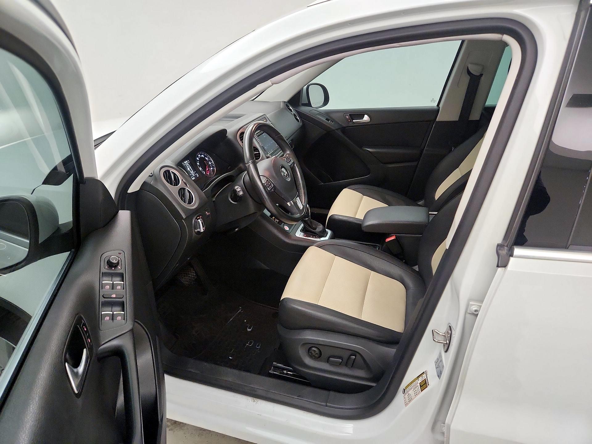 Thumbnail: 2017 Volkswagen Tiguan - 11