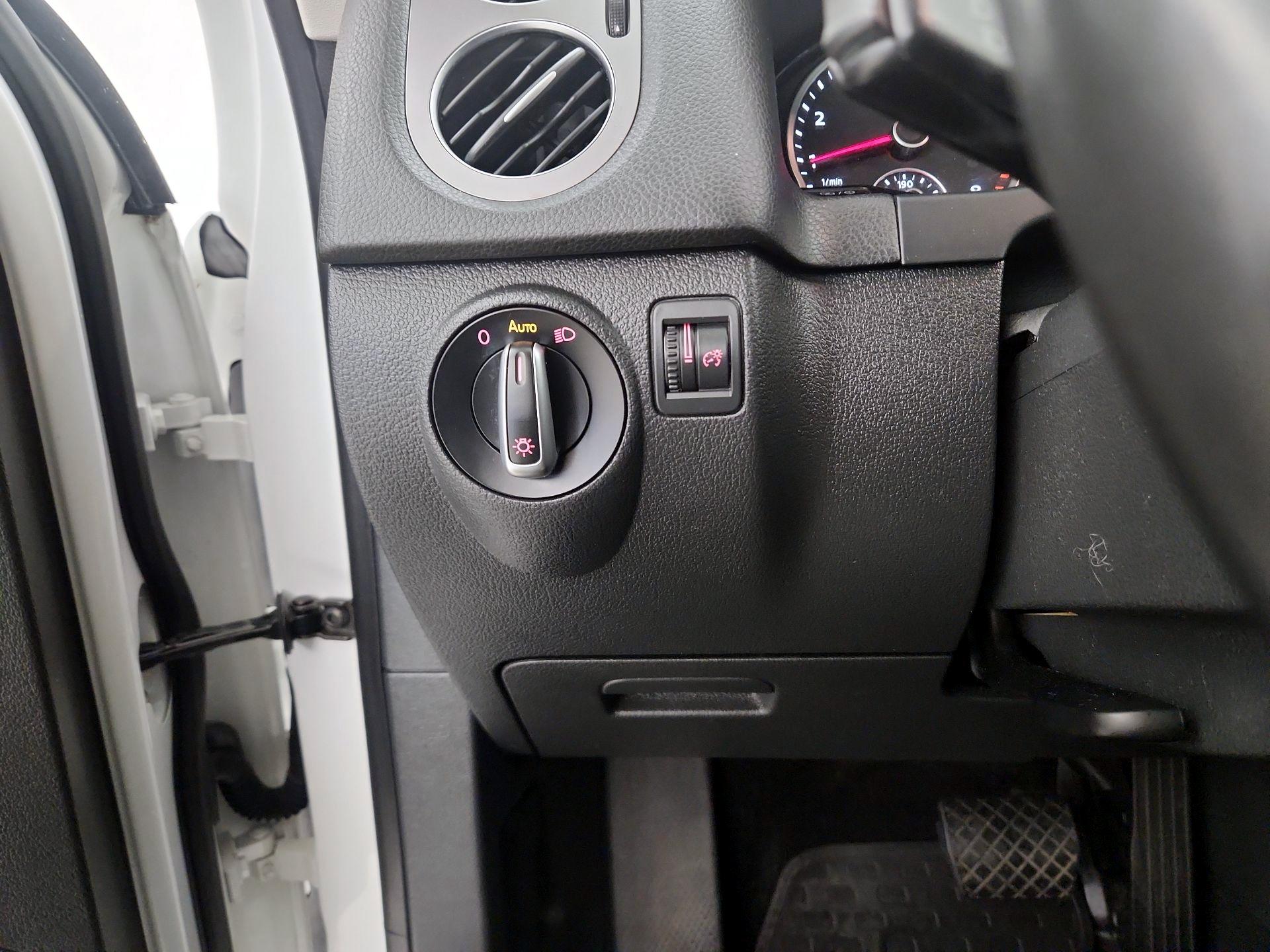 Thumbnail: 2017 Volkswagen Tiguan - 13