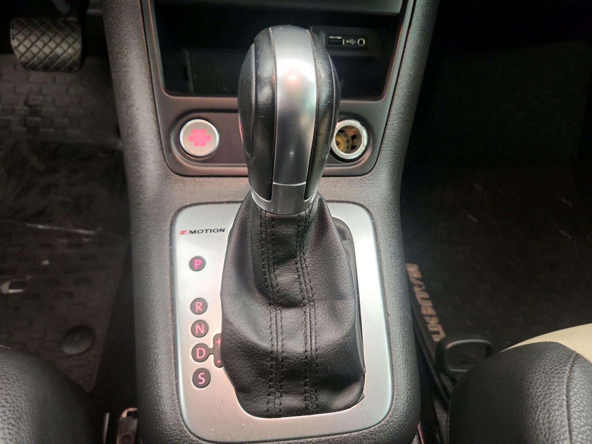 Thumbnail: 2017 Volkswagen Tiguan - 17