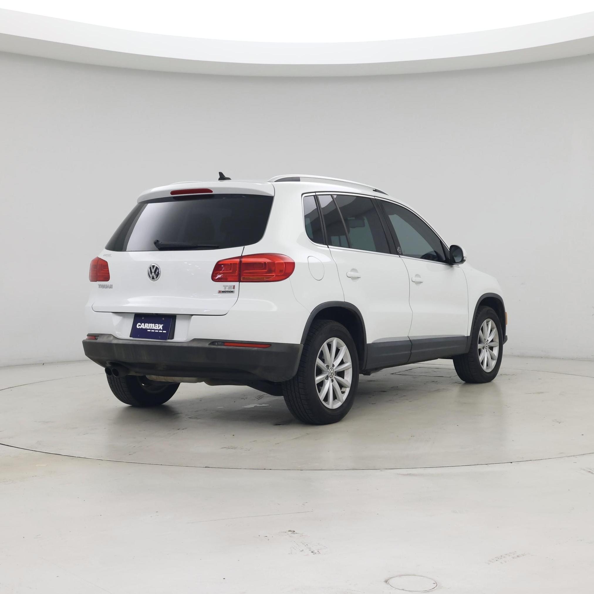 Thumbnail: 2017 Volkswagen Tiguan - 8