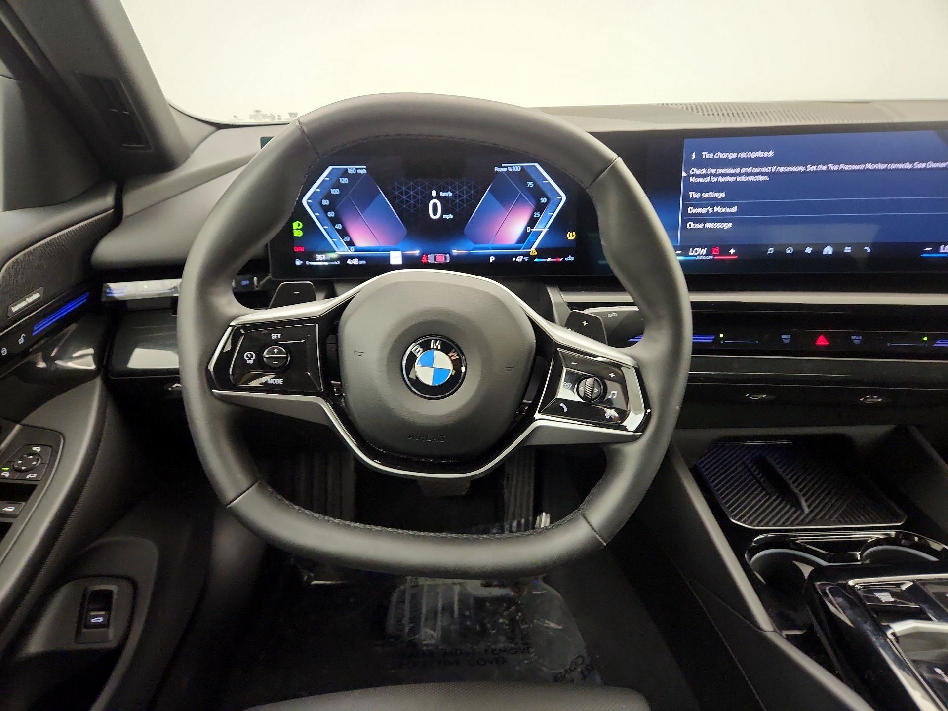 Thumbnail: 2025 BMW 5 Series - 10