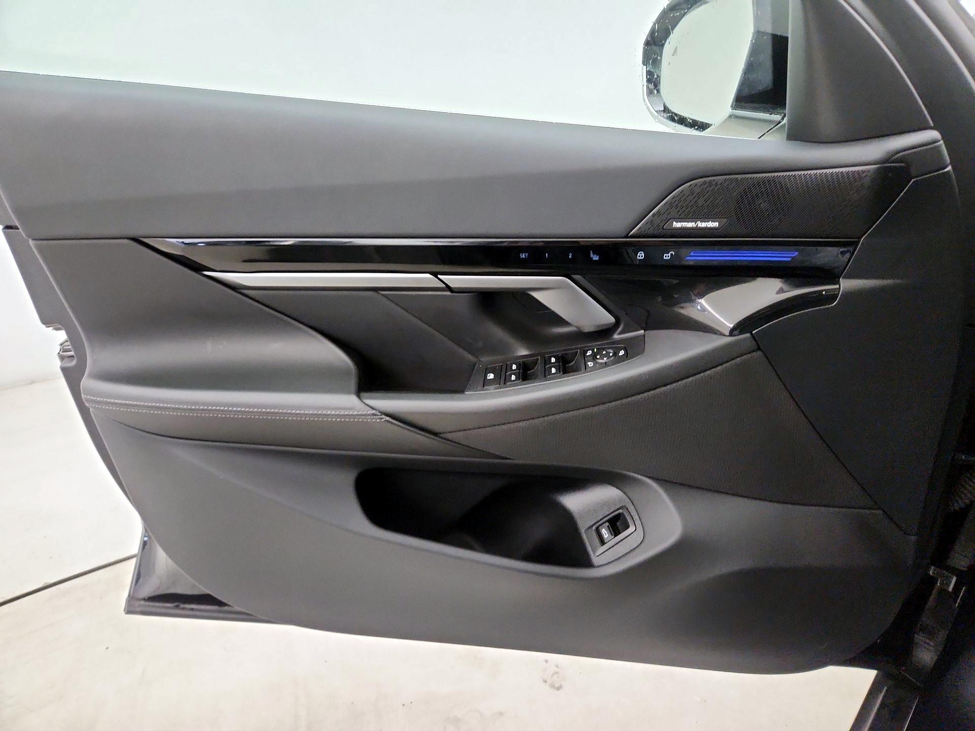 Thumbnail: 2025 BMW 5 Series - 12