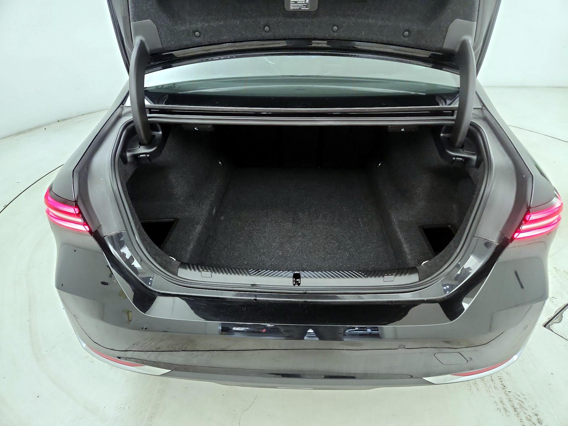 Thumbnail: 2025 BMW 5 Series - 16