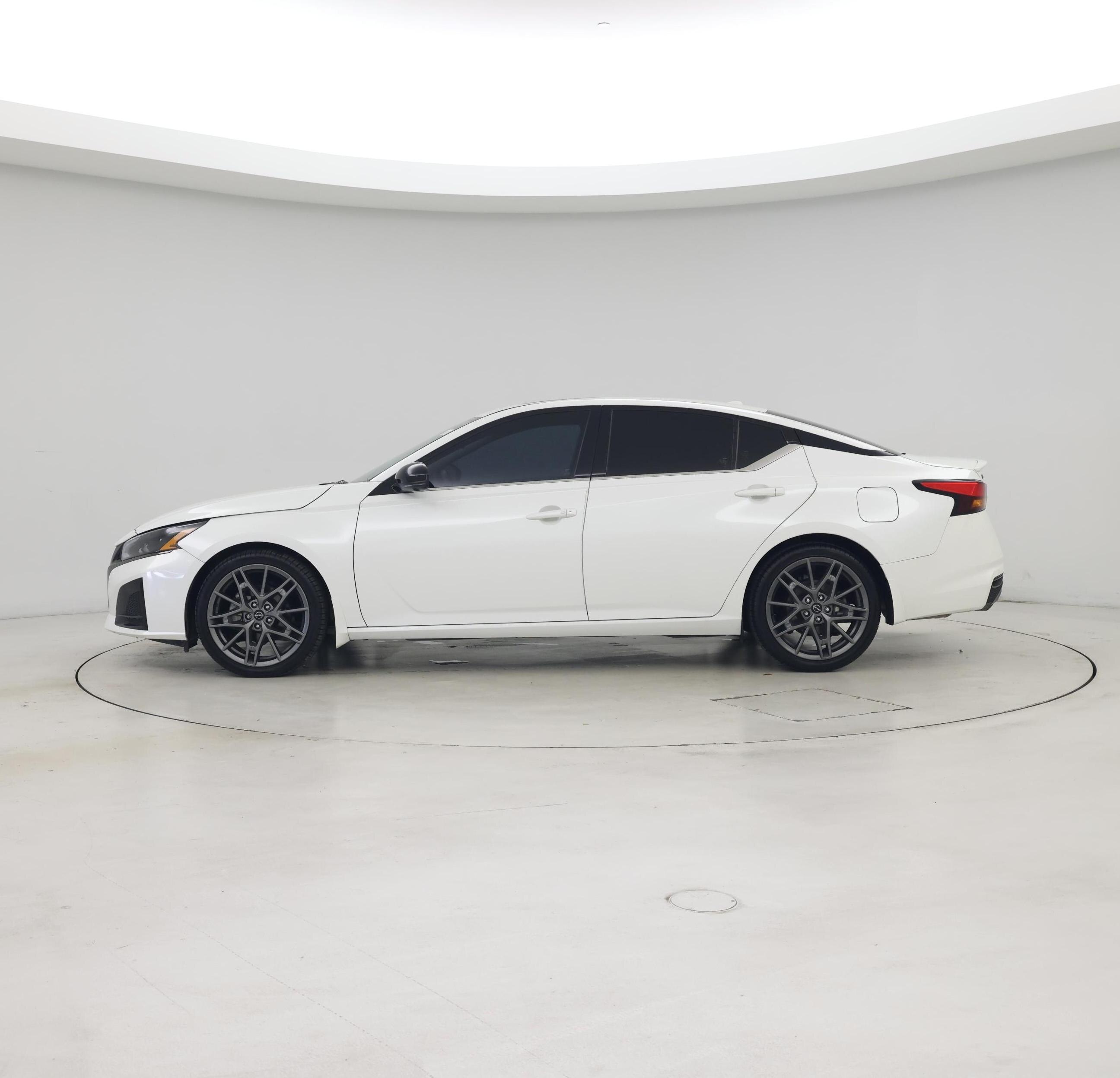 Thumbnail: 2023 Nissan Altima - 3