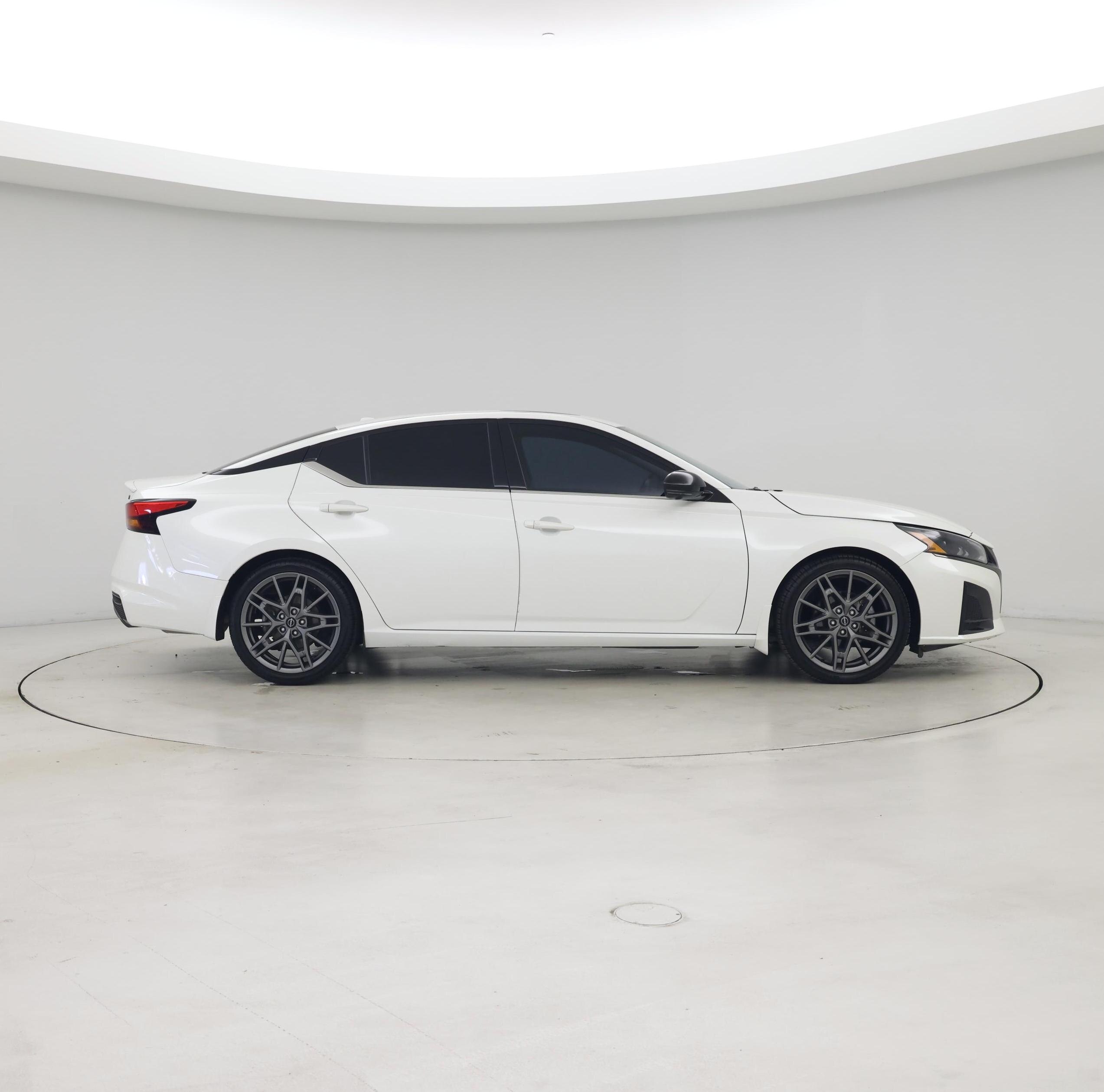 Thumbnail: 2023 Nissan Altima - 7