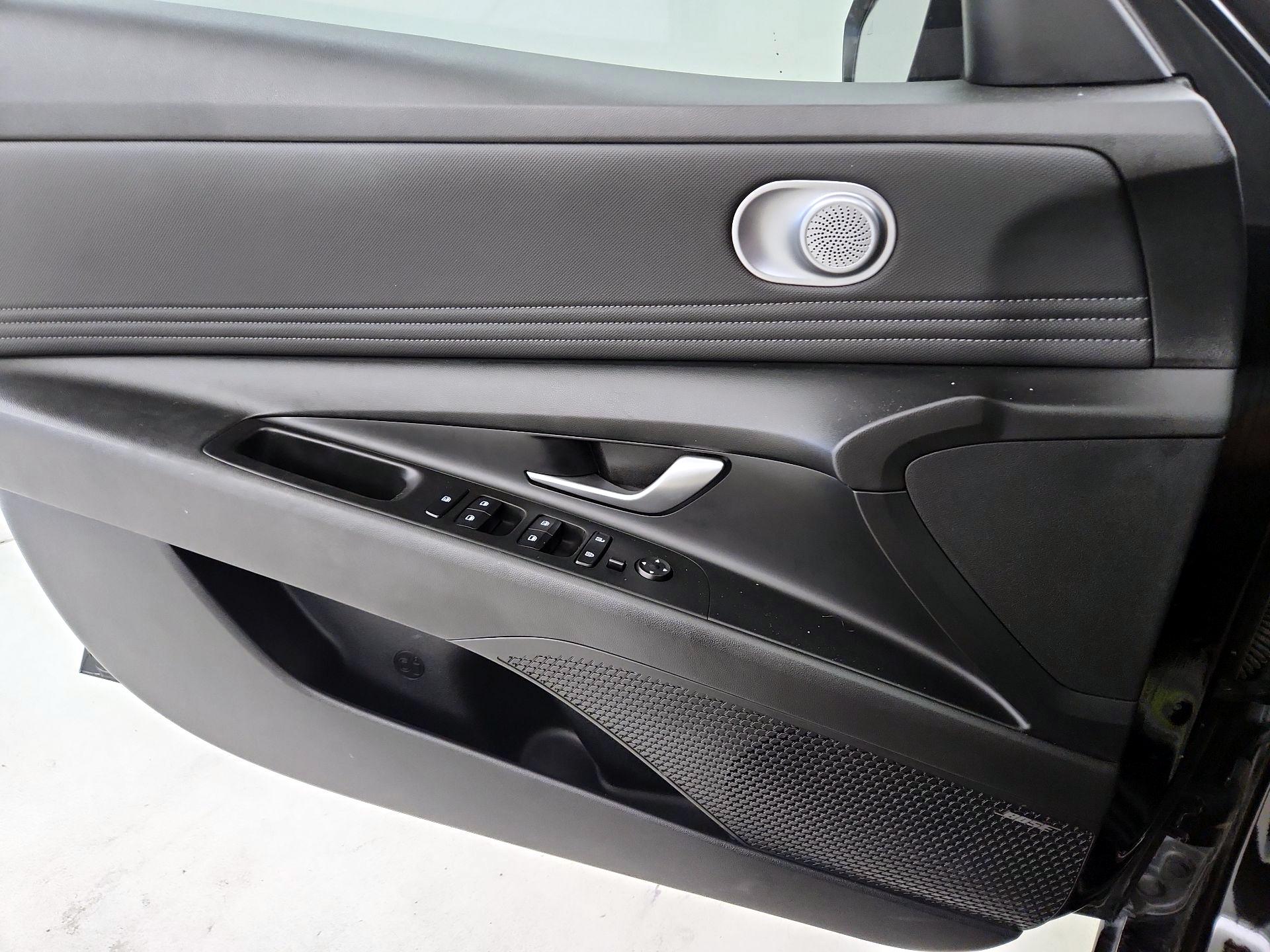 Thumbnail: 2023 Hyundai Elantra - 12