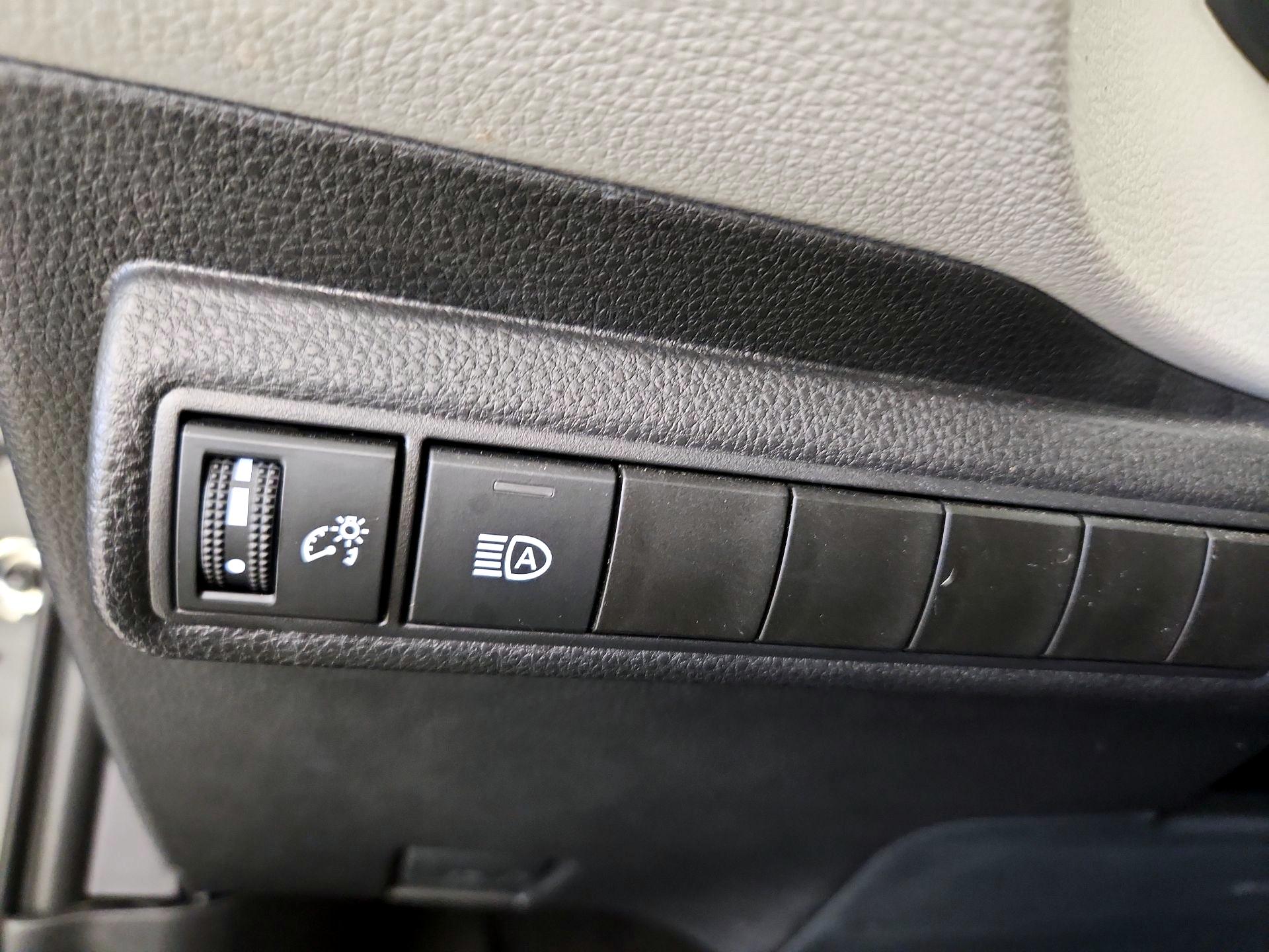 Thumbnail: 2025 Toyota Corolla - 13