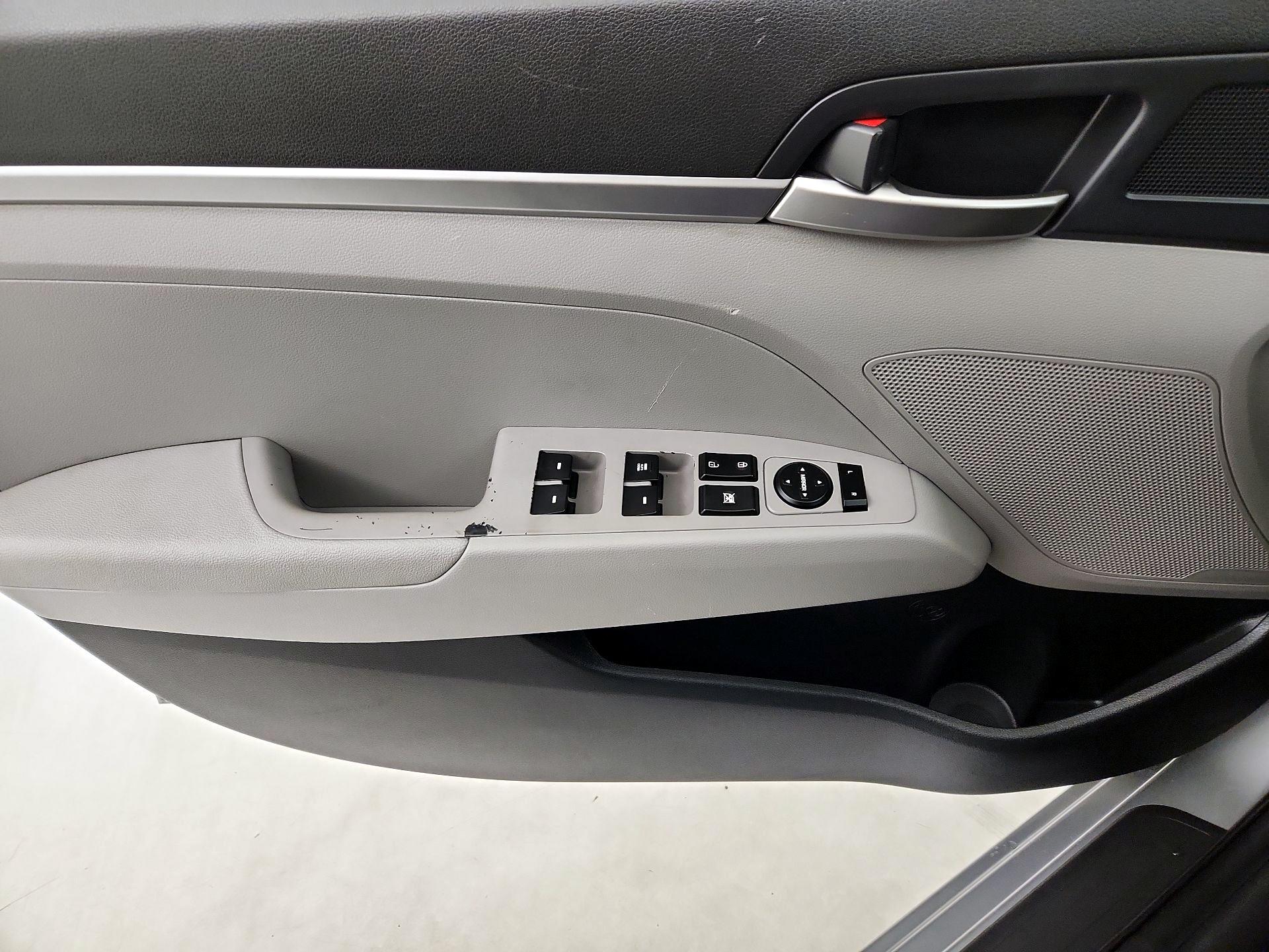 Thumbnail: 2020 Hyundai Elantra - 12