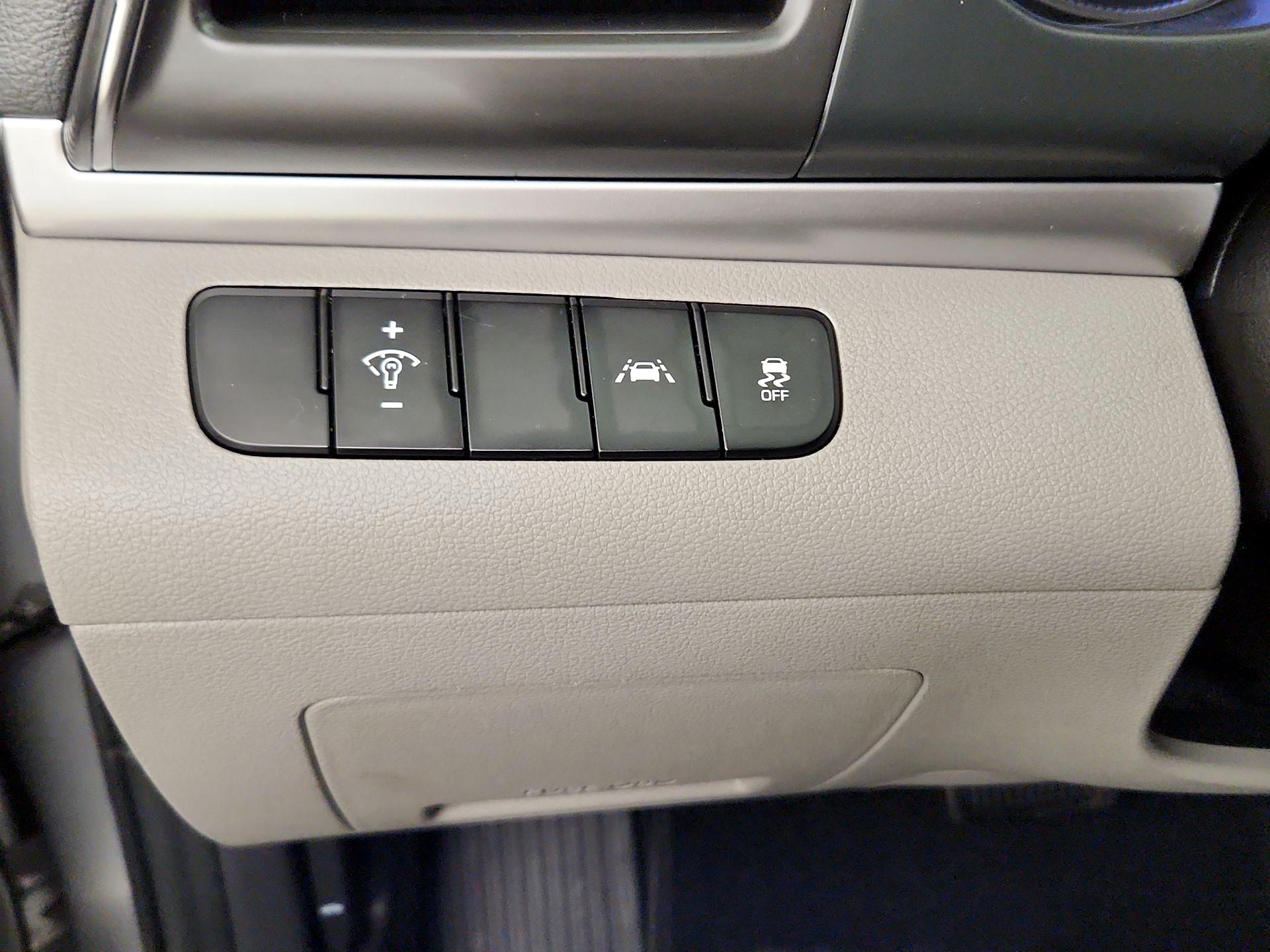 Thumbnail: 2020 Hyundai Elantra - 13