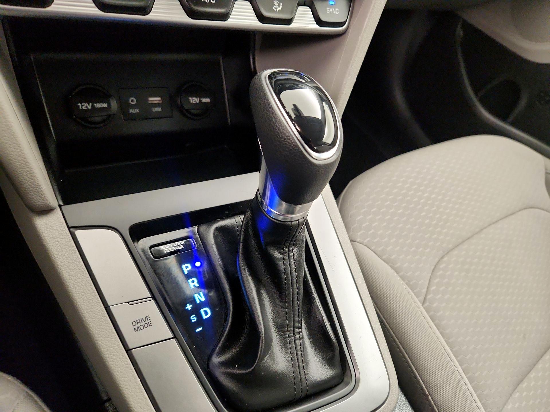 Thumbnail: 2020 Hyundai Elantra - 17