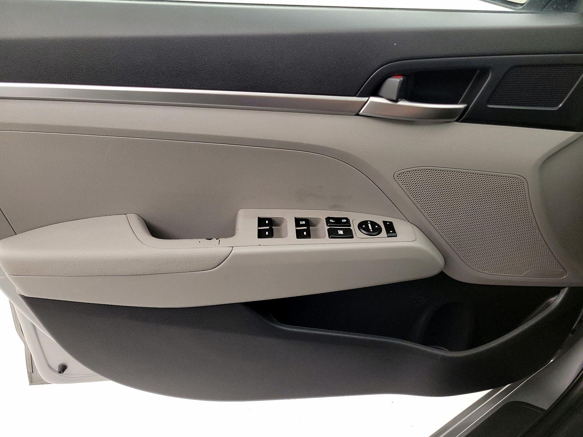 Thumbnail: 2020 Hyundai Elantra - 12