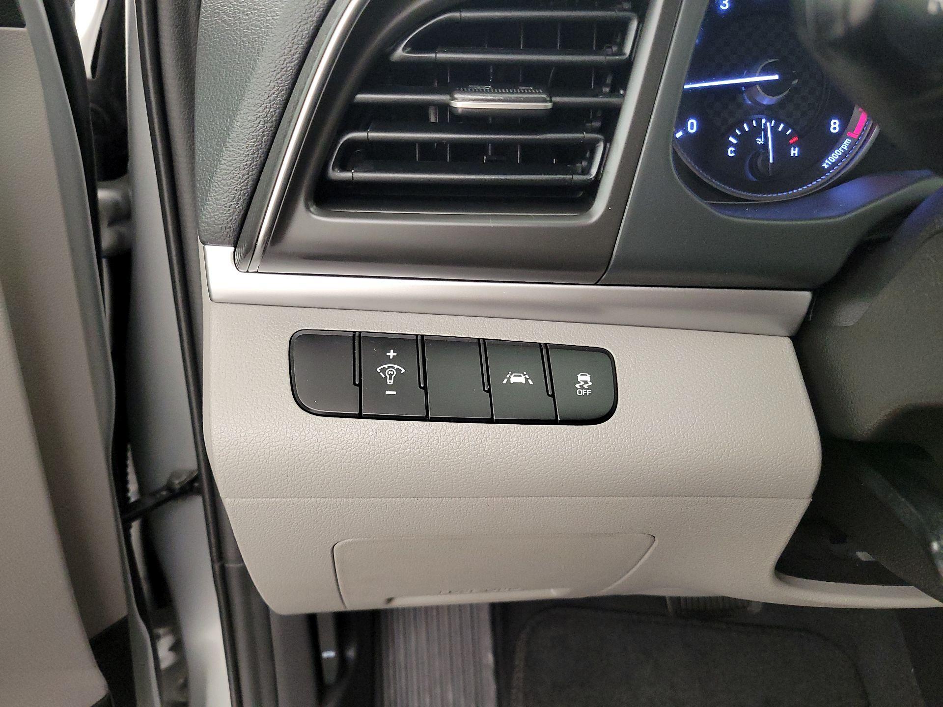 Thumbnail: 2020 Hyundai Elantra - 13