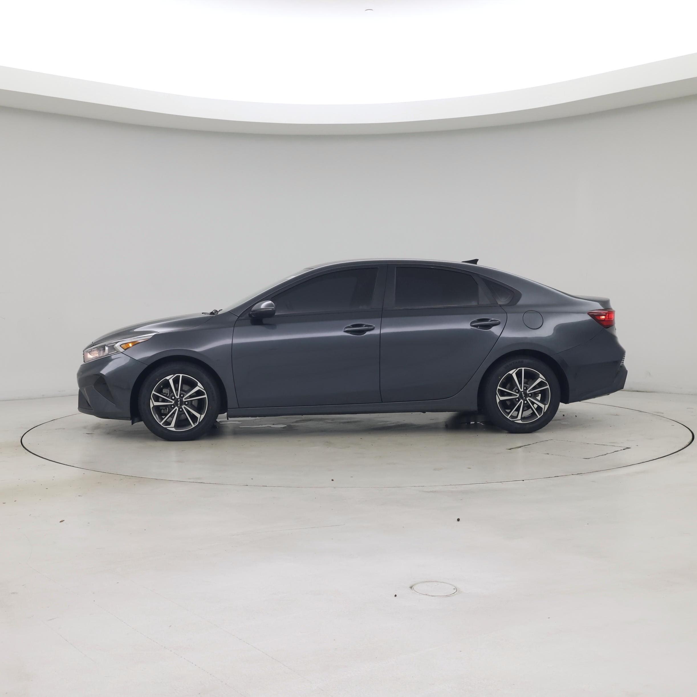 Thumbnail: 2023 Kia Forte - 3