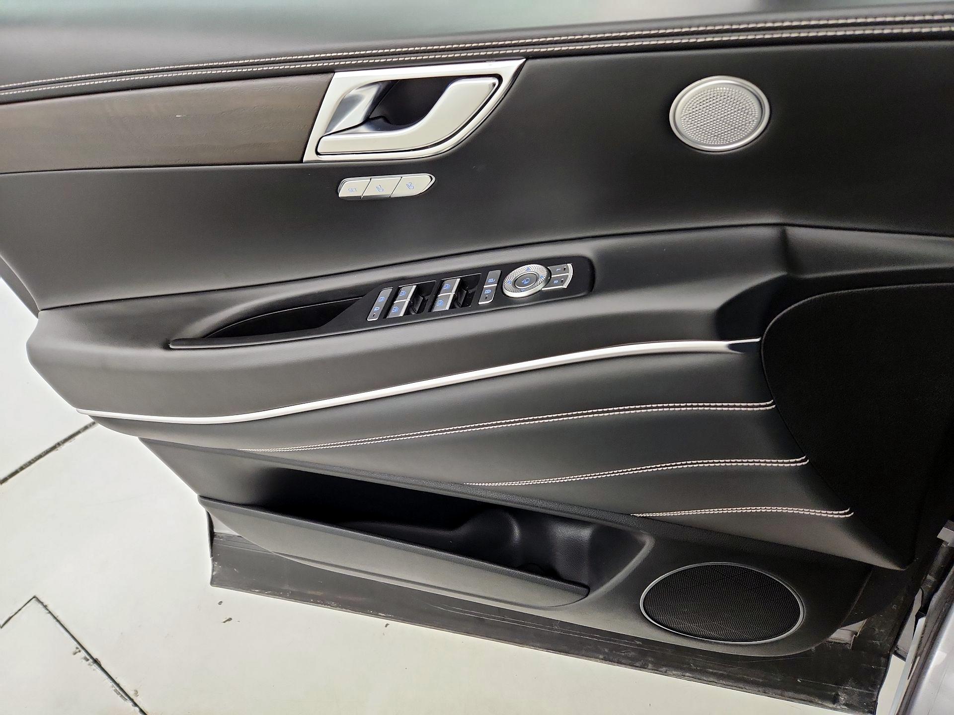 Thumbnail: 2024 Genesis GV80 - 12