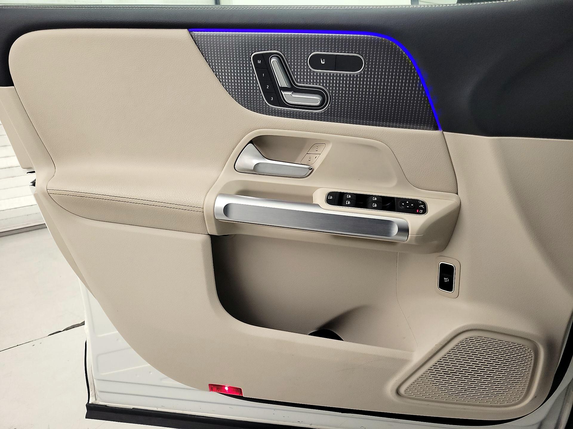 Thumbnail: 2023 Mercedes-Benz GLB - 12